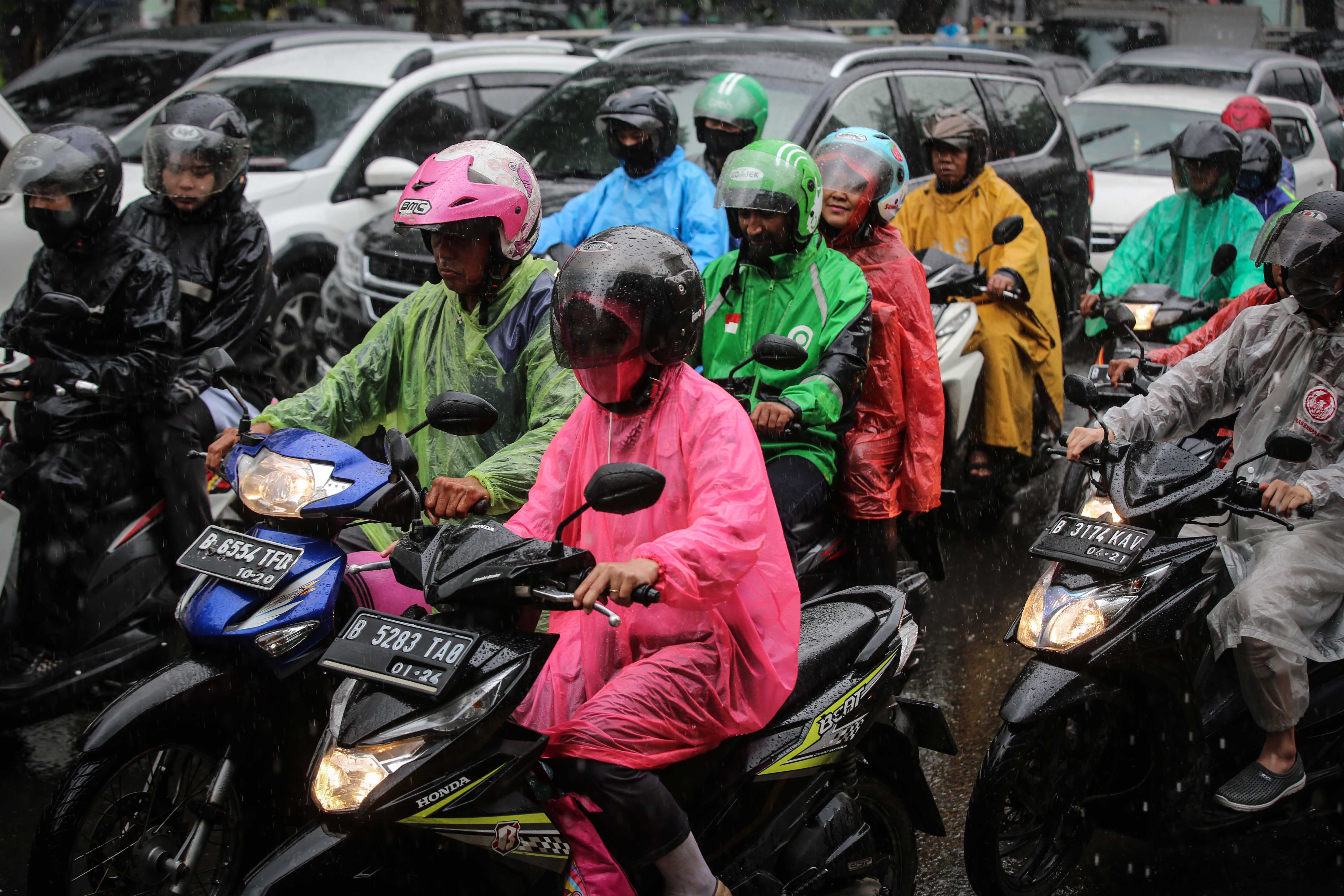 Hujan yang mengguyur Jakarta sejak dini hari tadi menyebabkan status Pintu Air Manggarai Siaga 2