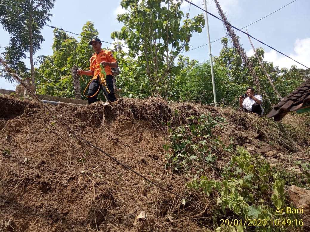 ilustrasi : Longsor yang terjadi di Desa Wonocolo, Kecamatan Kedewan, Bojonegoro.