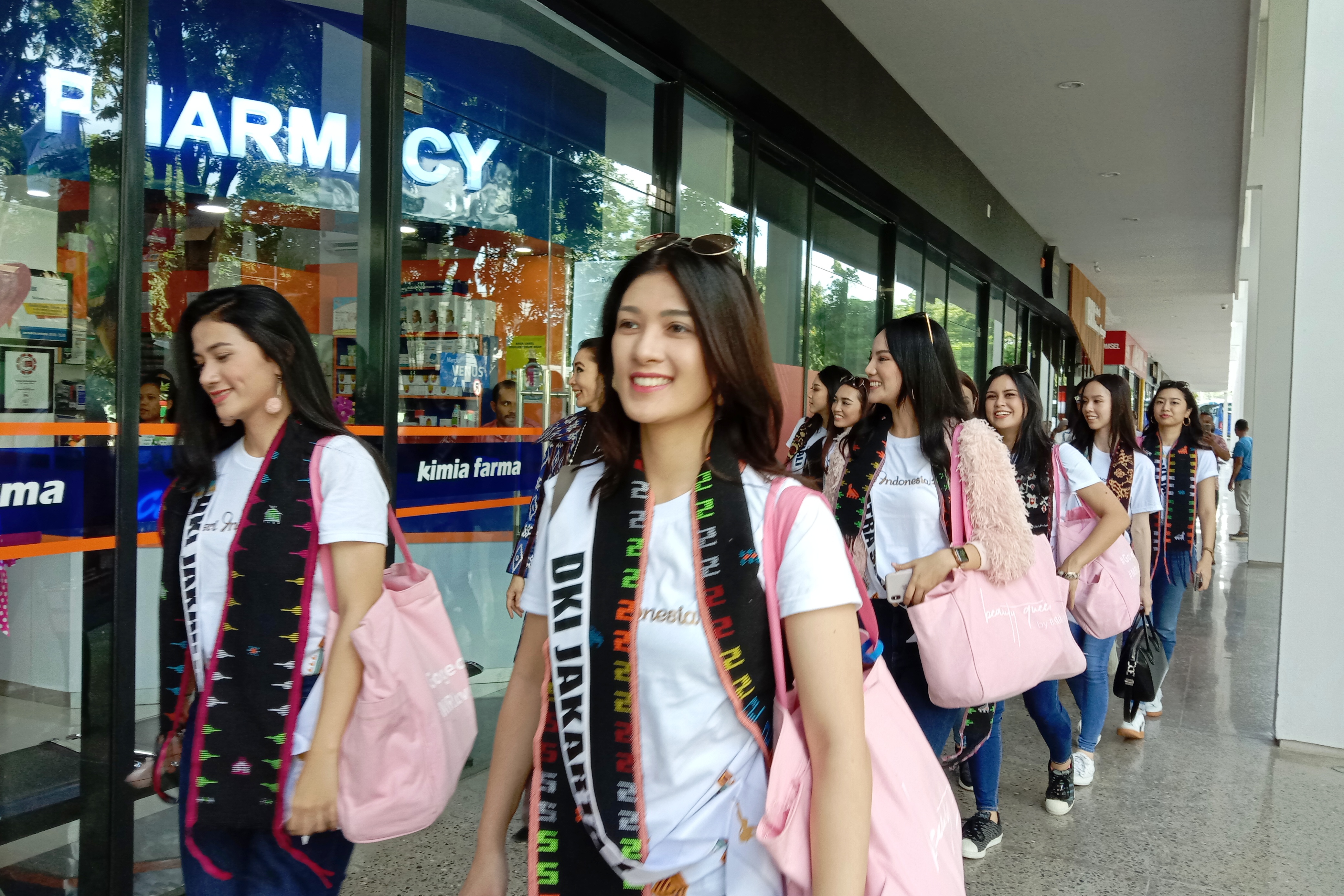 Para finalis Putri Indonesia 2020 sedang mengunjungi Labuan Bajo.