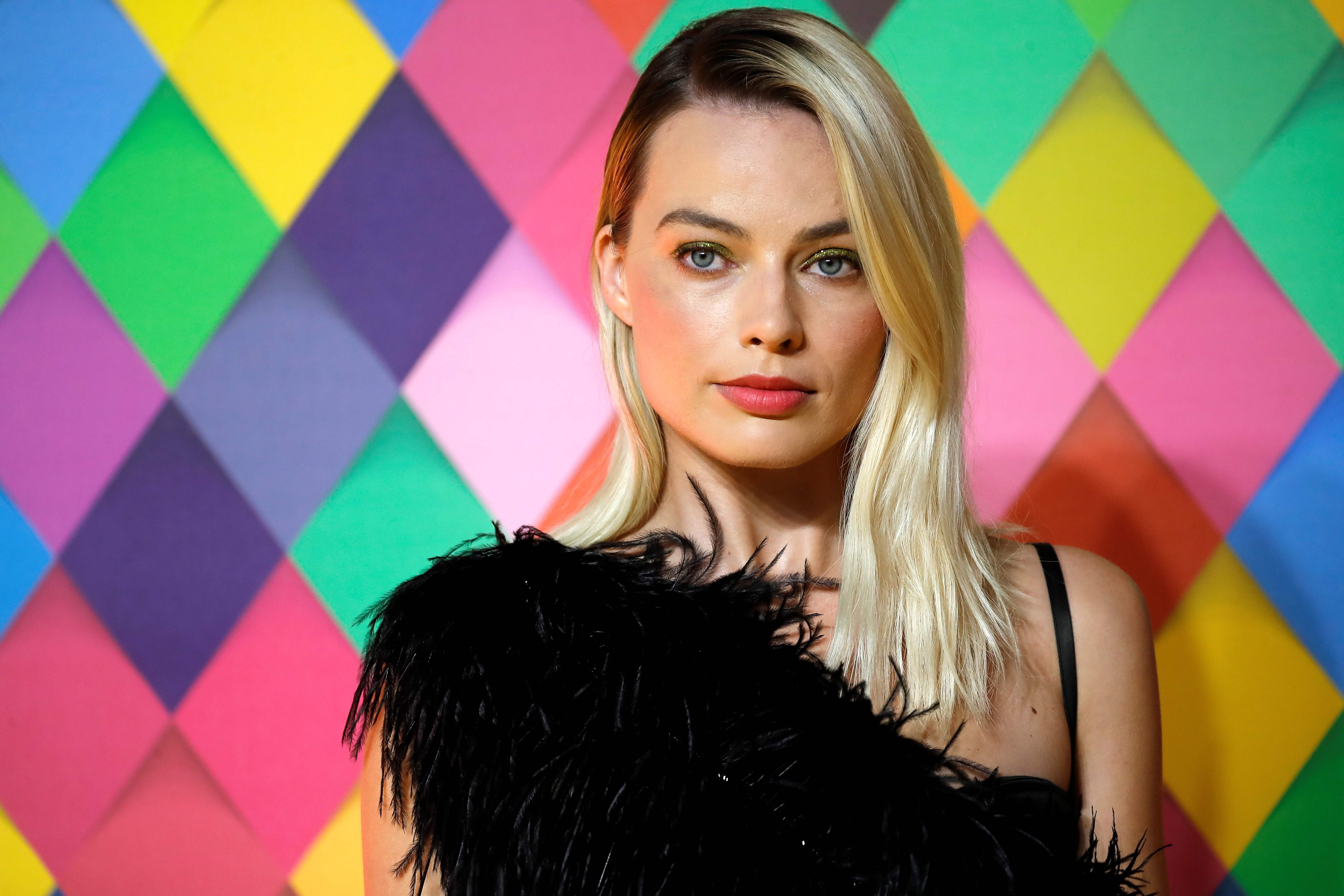 Margot Robbie saat menghadiri pemutaran perdana Birds of Prey di London, Inggris.