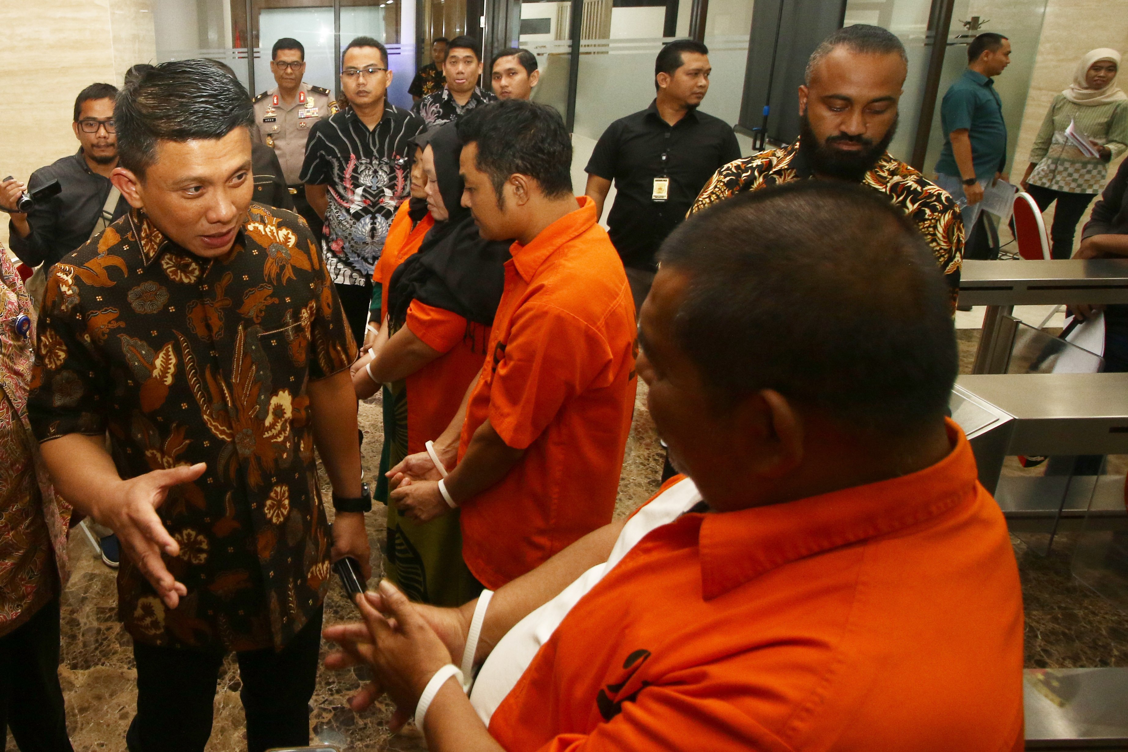 Brigjen pol Ferdi Sambo menginterogasi tersangka saat ungkap kasus Tindak Pidana Perdagangan Orang (TPPO) di Bareskrim Polri, Jakarta, Jumat