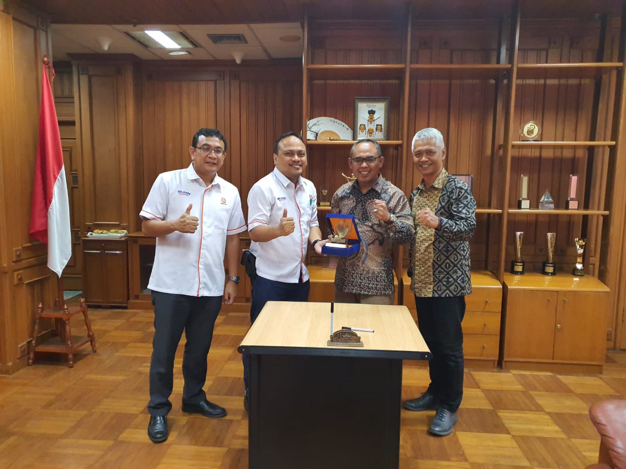 Penandatangan nota kesepahaman  antara PT Jaswita Jabar dan Perhutani. 