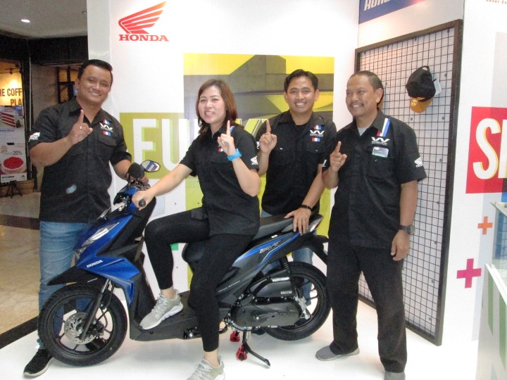 Jajaran manajemen Wahana Makmur Sejati saat regional public launching All New Honda BeAT dan New Honda BeAT Street di Cibubur Junction Mall 