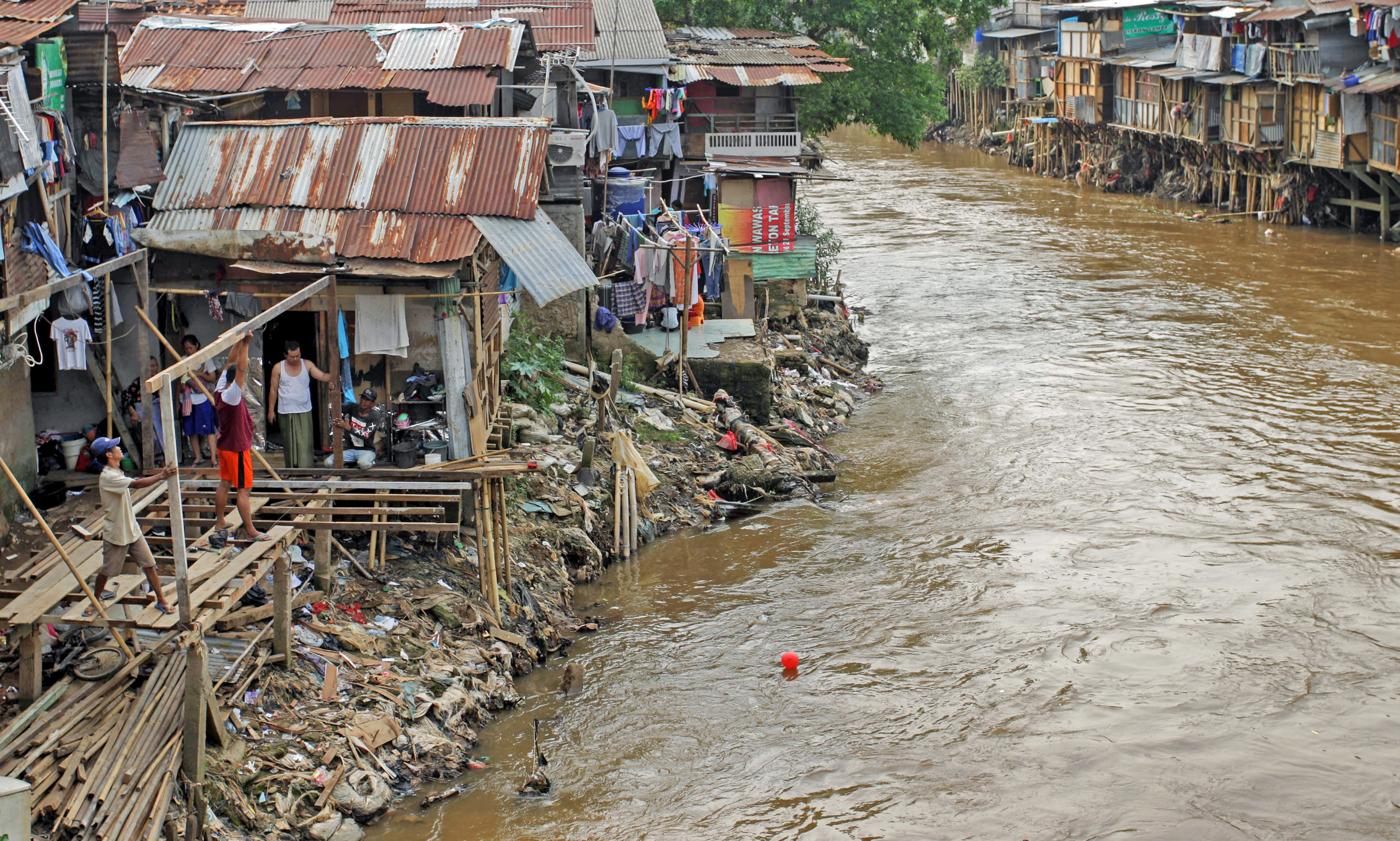Bangunan Liar Harus Ditertibkan karena Ganggu Normalisasi