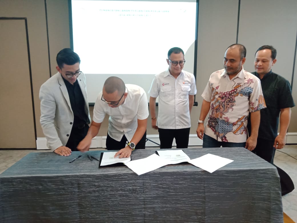 Penandatanganan kontrak kerja sama  PT Amindotek dengan PT Bukit Prima Bahari.