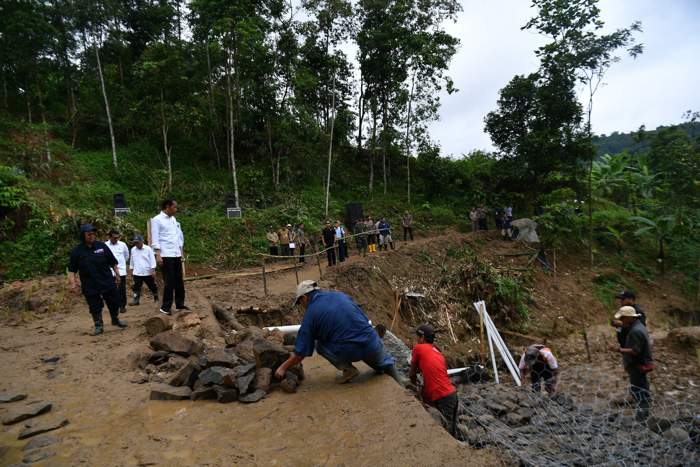 Presiden Pantau Proses Rehabilitasi Lokasi Bencana di Sukajaya.