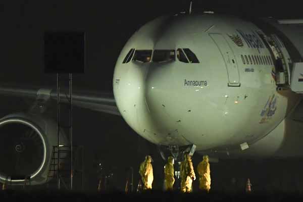 Pesawat milik maskapai pemerintah Nepal Airlines yang mendarat di Bandara Internasional Tribhuvan di Kathmandu.