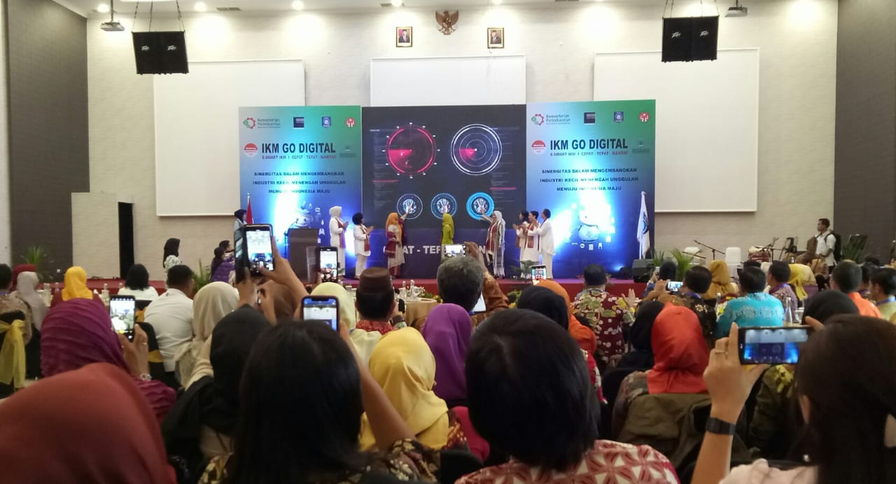 Workshop e-Smart IKM bagi 200 Perajin di Provinsi Bangka Belitung (Babel) di Gale-Gale Restoran Bangka Tengah, Babel, Kamis (27/2).