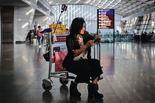 Menunggu kedatangan PMI yang akan kembali ke Tanah Air di Bandara Taoyuan