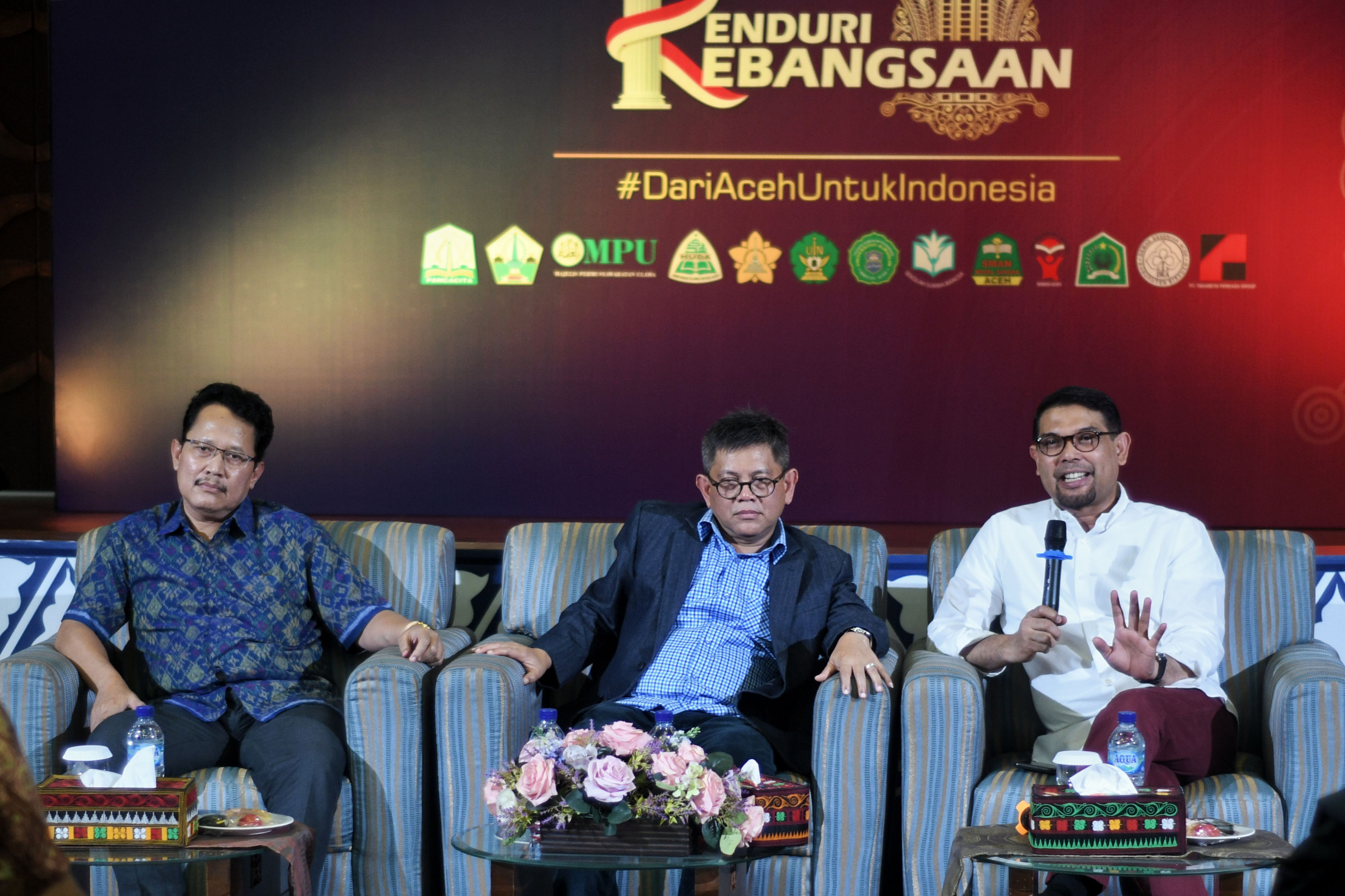 Direktur Eksekutif Yayasan Sukma Ahmad Baedowi, Anggota DPR RI dari Fraksi NasDem T. Taufiqulhadi, dan Ketua Forbes M. Nasir Djamil