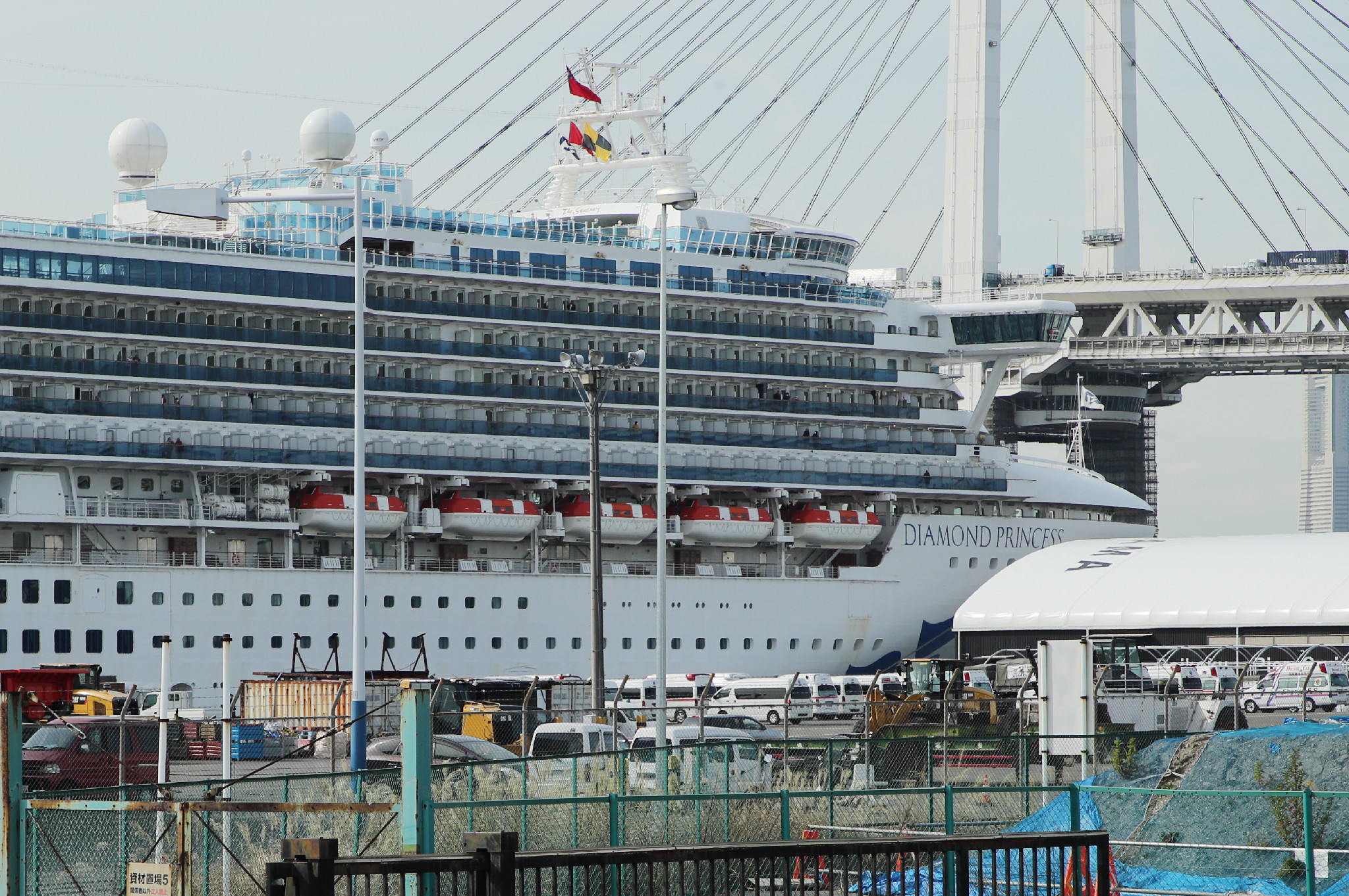 Kapal Pesiar Diamond Princess di Yokohama