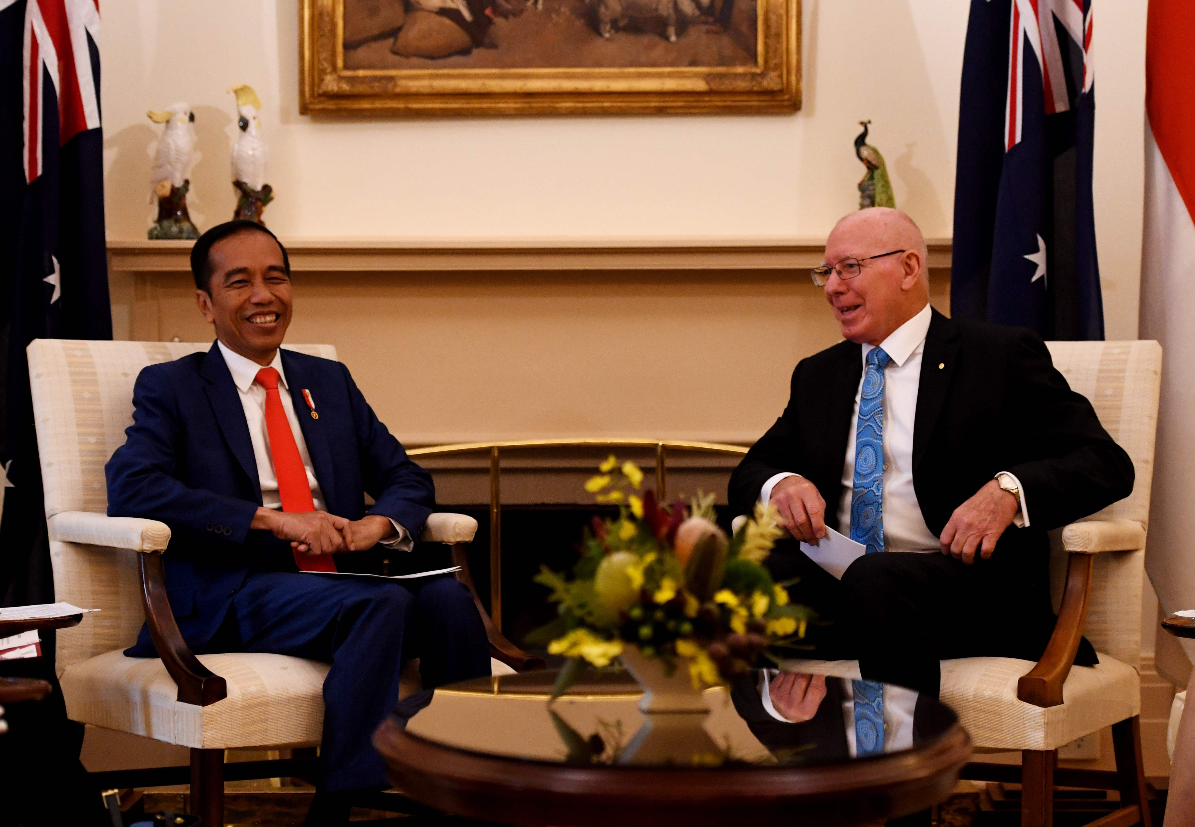 Presiden Joko Widodo (kiri) bersama Gubernur Jenderal Australia David Hurley