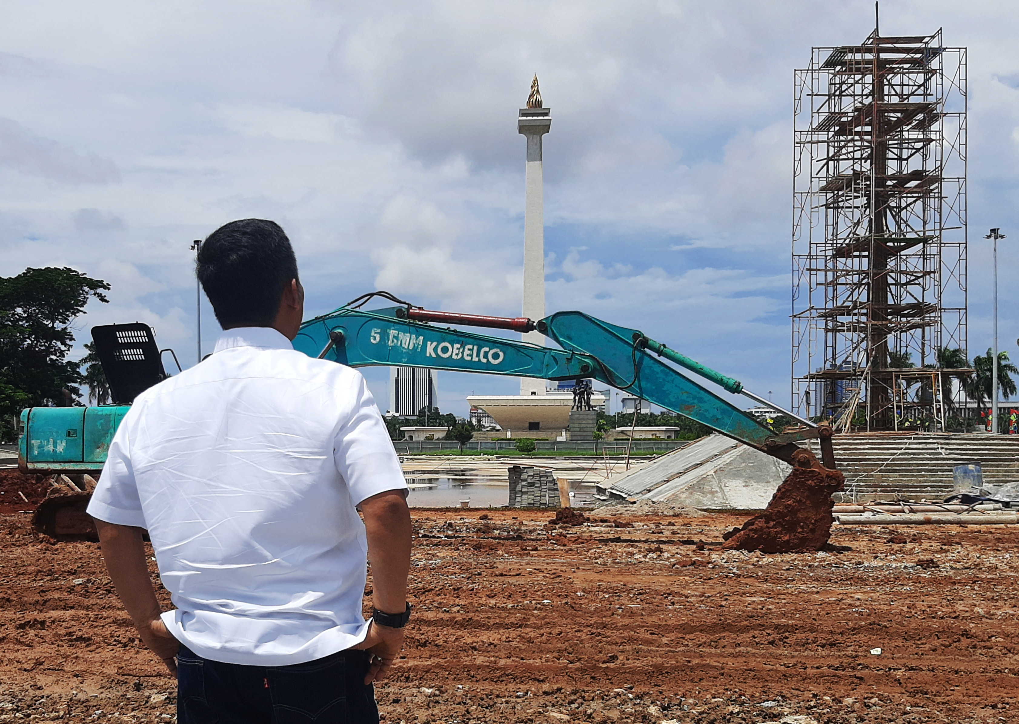 Proyek revitatalisasi Monas sementara dihentikan.