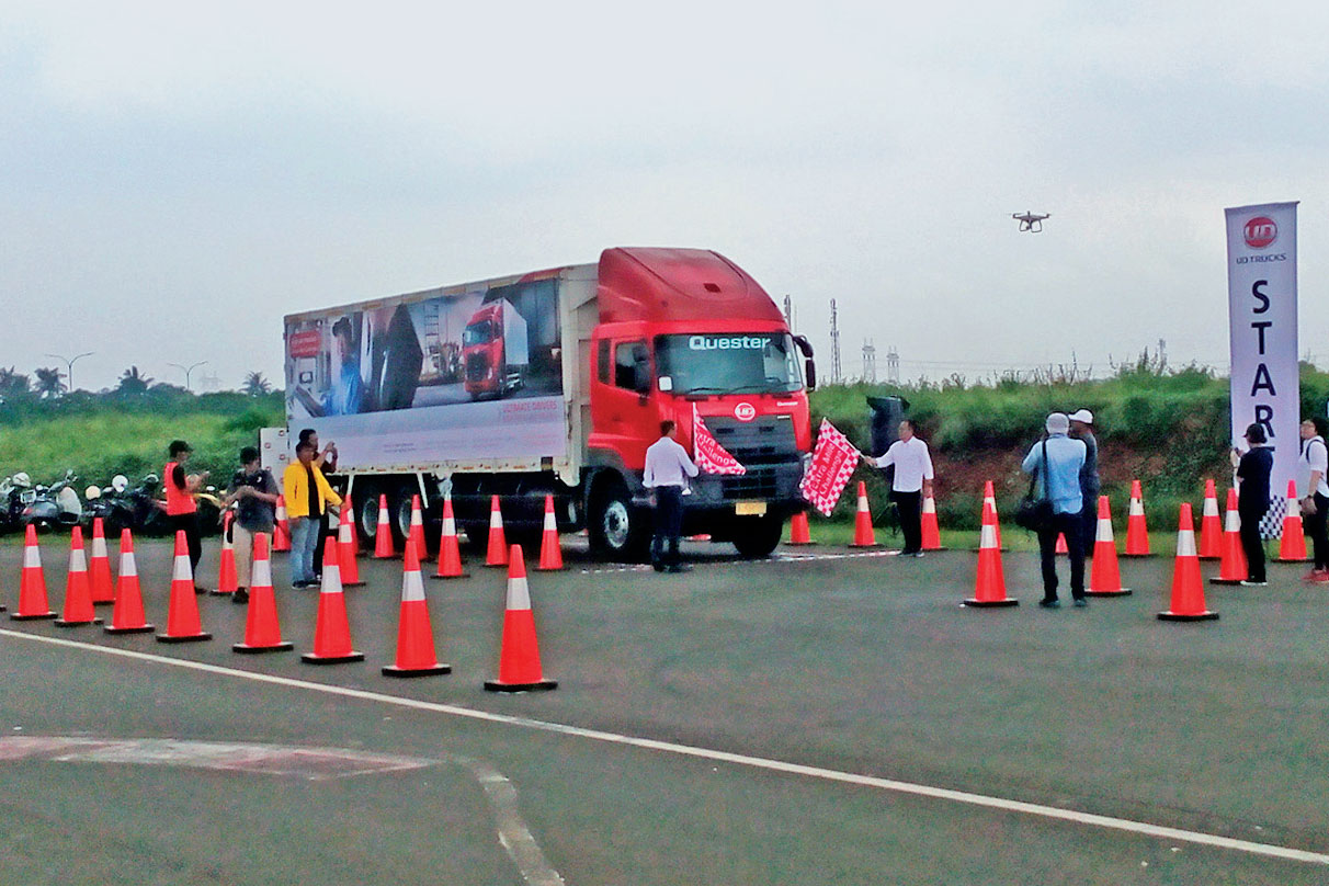 Extra Mile Challenge 2020 merupakan kompetisi antarpengemudi UD Trucks yang menggabungkan semua aspek