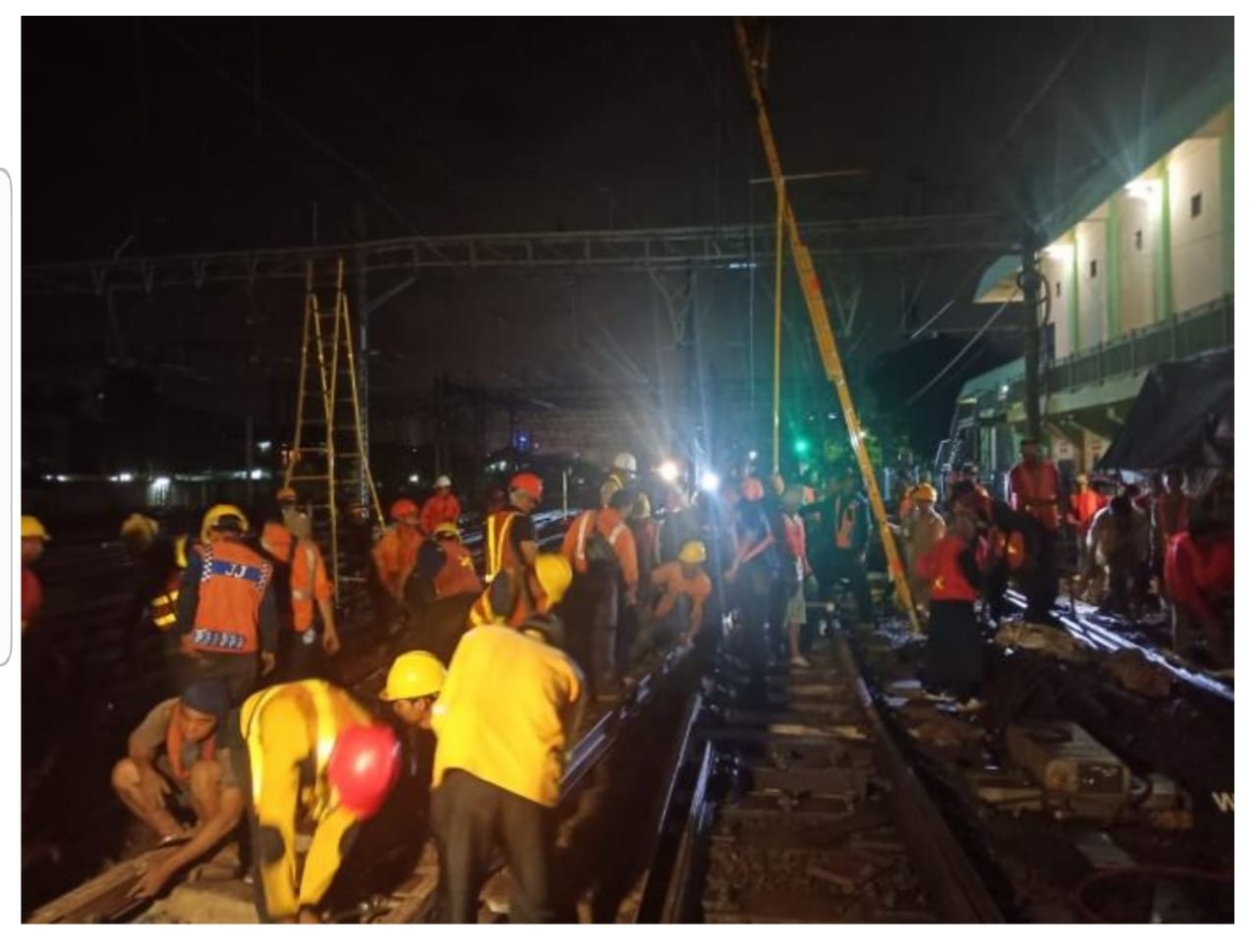 Proses pindah jalur ini membutuhkan wesel yang memungkinkan prosesnya berjalan tepat, cepat, dan mudah. 