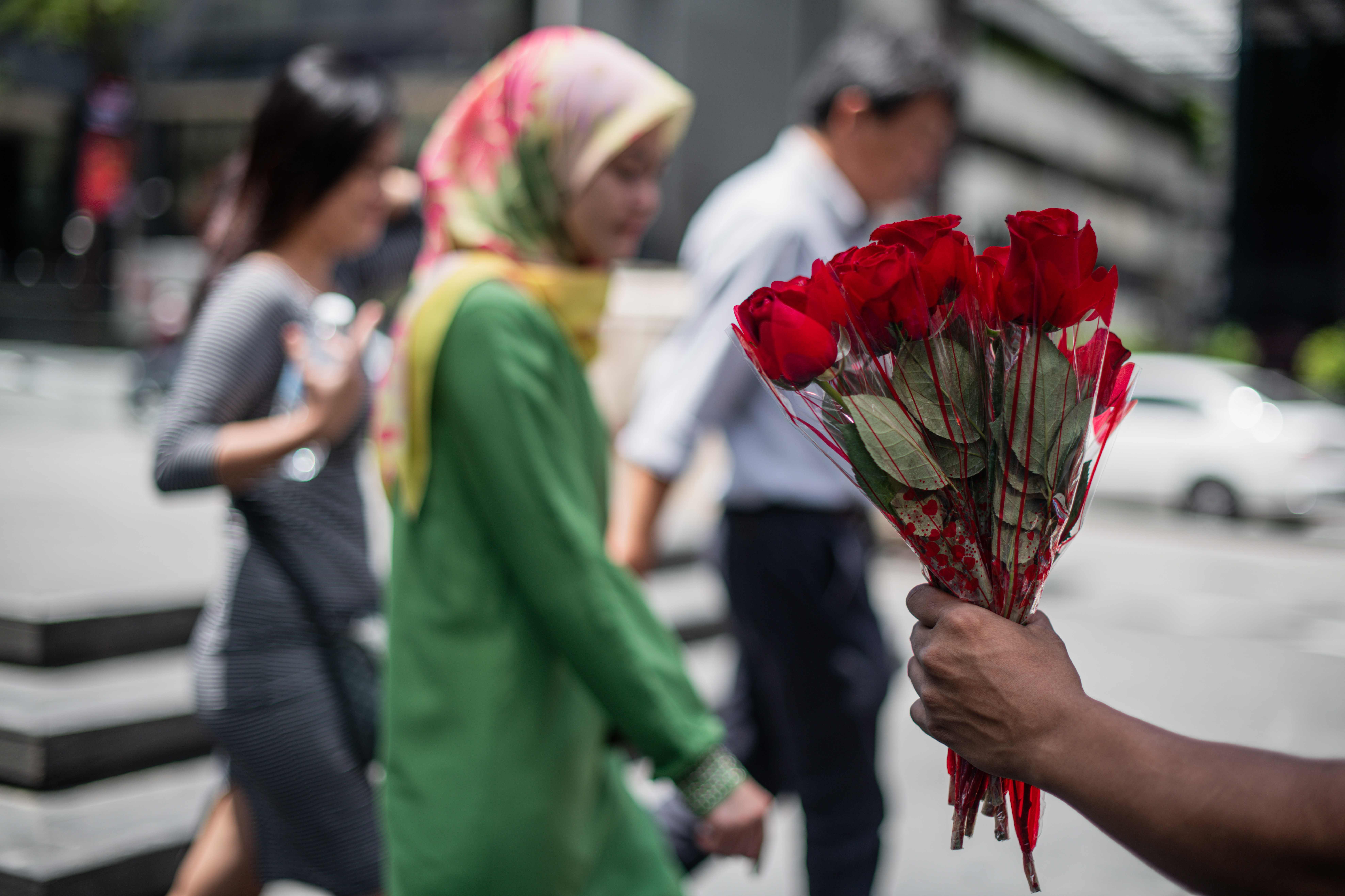 Penjual bunga jelang Valentine