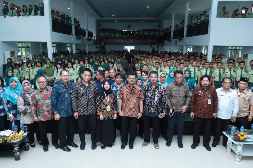 Mentan Syahrul Yasin Limpo setelah memberi kuliah umum di Polbangtan, Medan. 