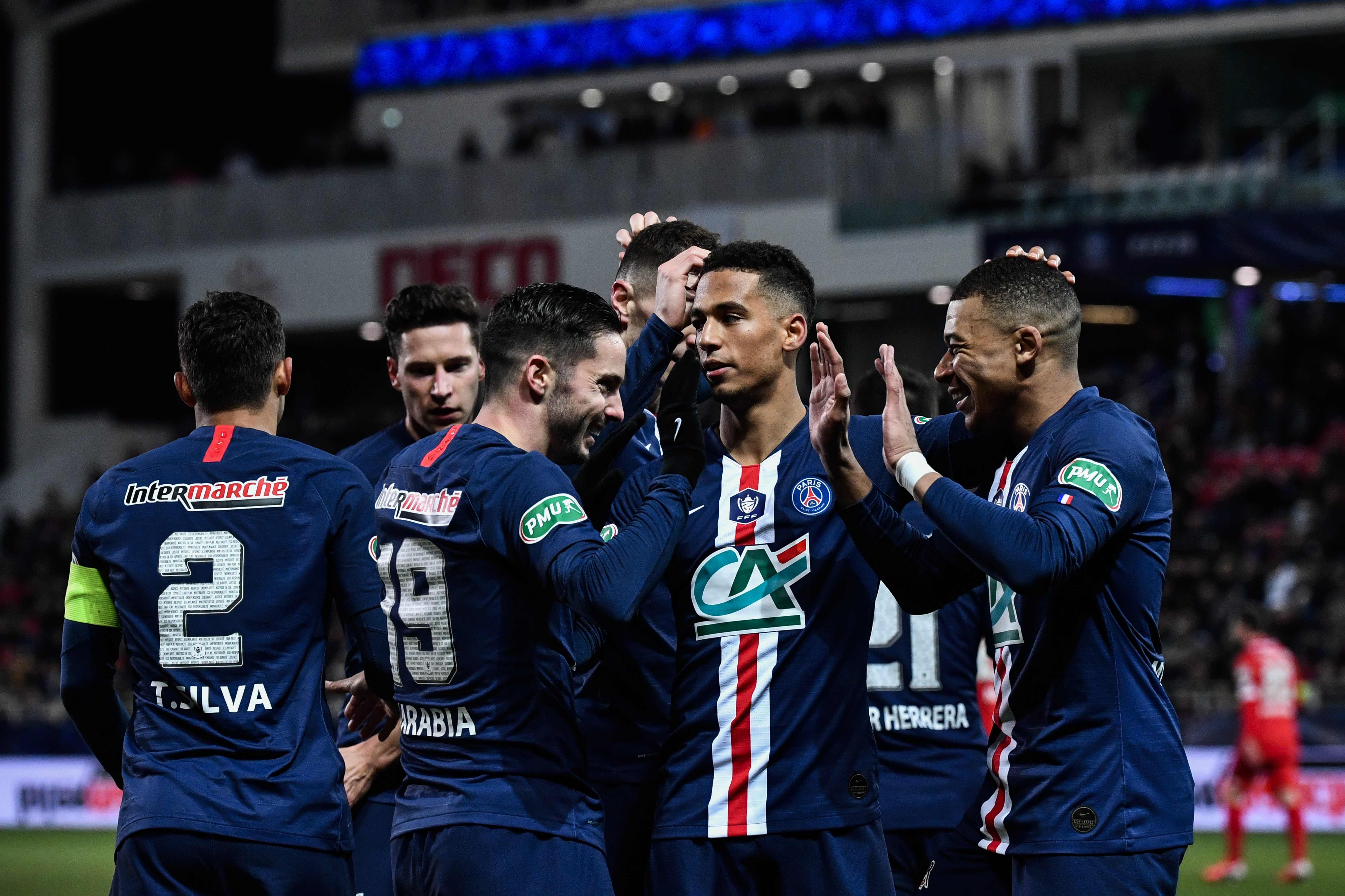 Para pemain Paris Saint-Germain melakukan selebrasi usai mencetak gol ke gawang Dijon dalam laga perempat final Coupe de France.