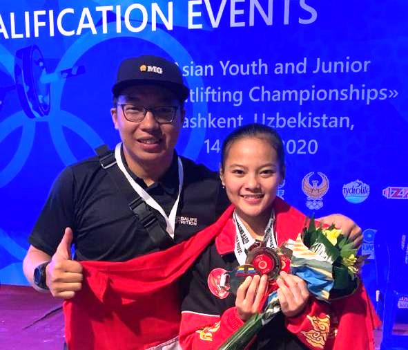 Muhamad Guntur bersama Lifter Windy Cantika Aisah