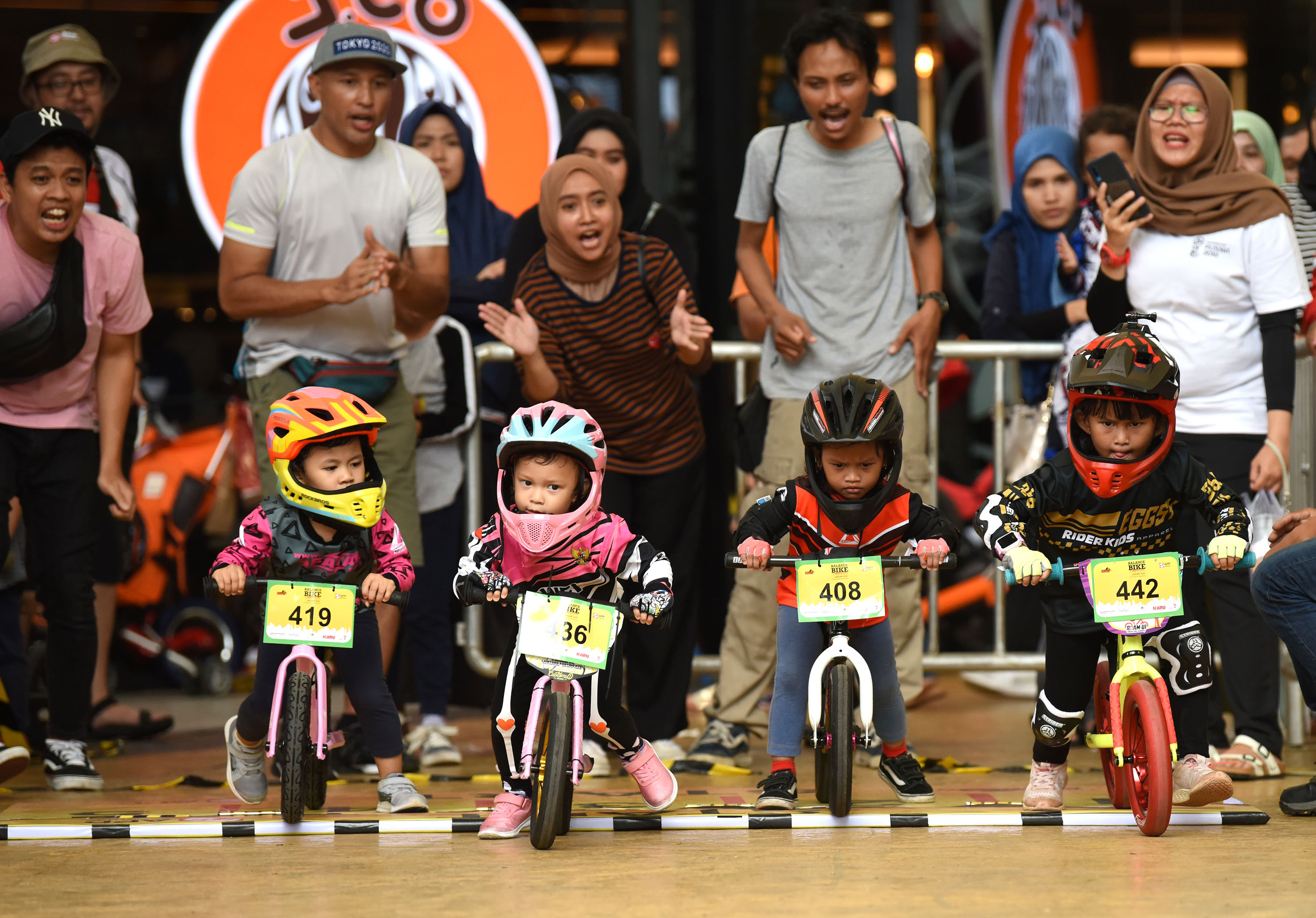 Sejumlah pembalap sepeda usia dini berlomba pada ajang Balance Bike Competition 2020
