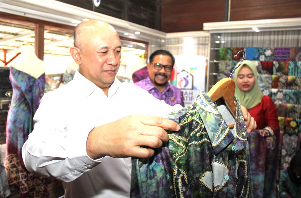 Menteri Koperasi dan Usaha Kecil Menengah (UKM) Teten Masduki.