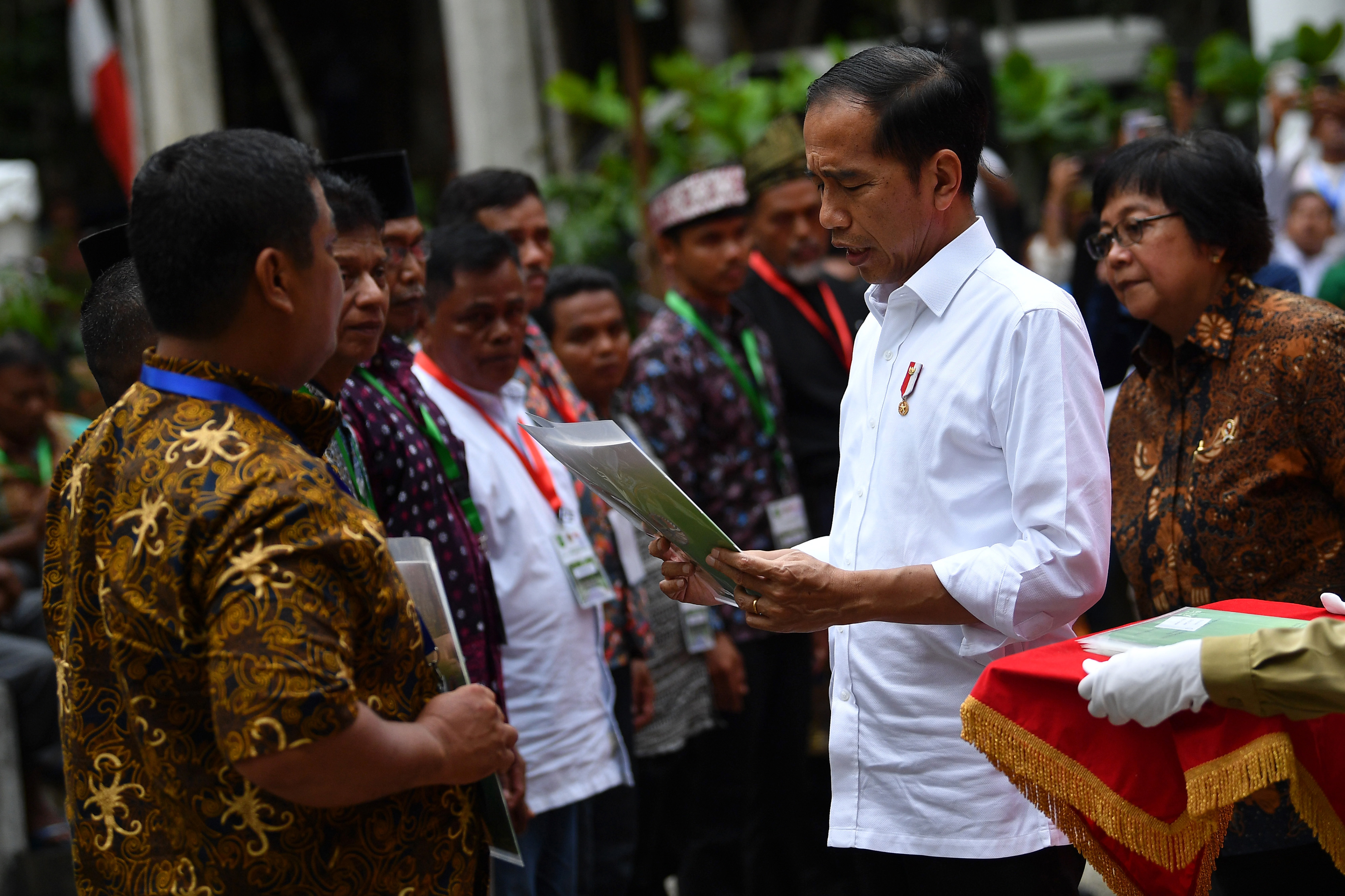 Presiden Joko Widodo serahkan SK Hutan Desa dan Hutan Kemsyarakatan
