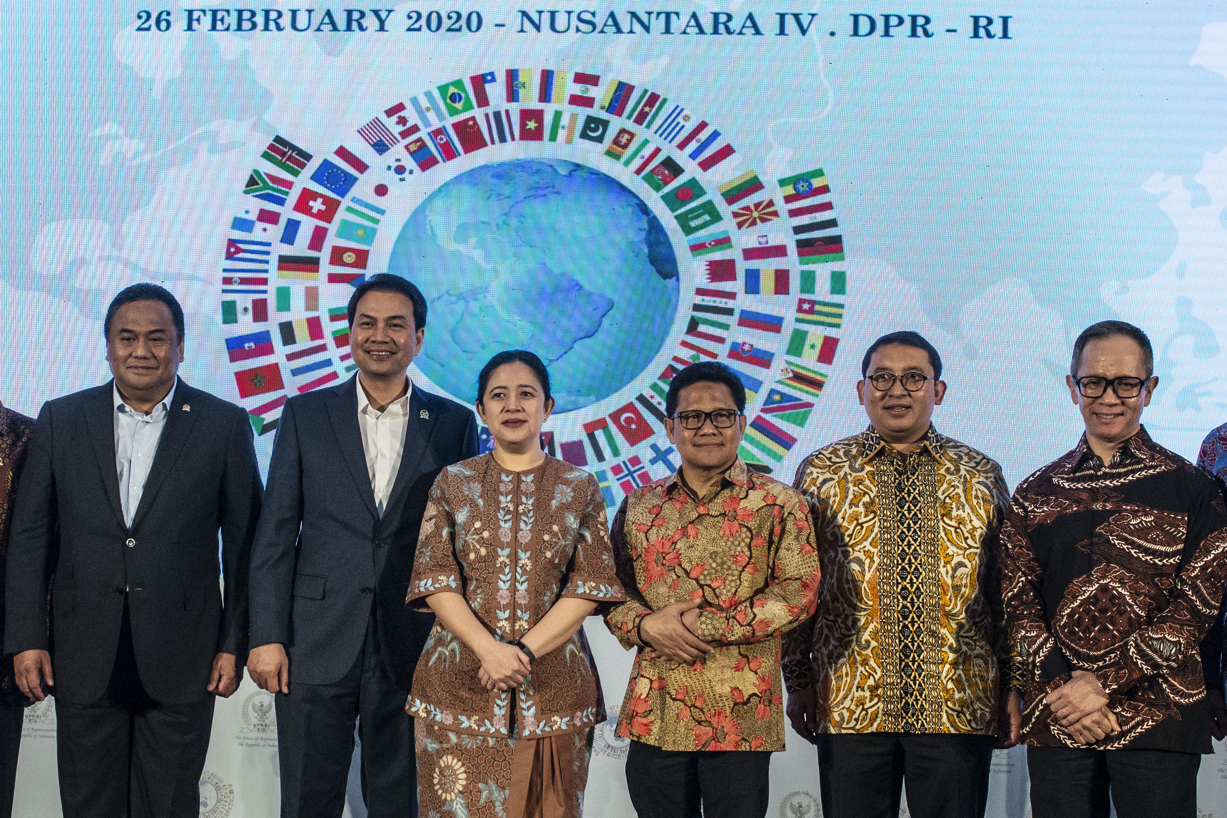 Ketua DPR Puan Maharani bersama sejumlah Wakil Ketua DPR meresmikan grup Kerjasama Bilateral di Gedung DPR