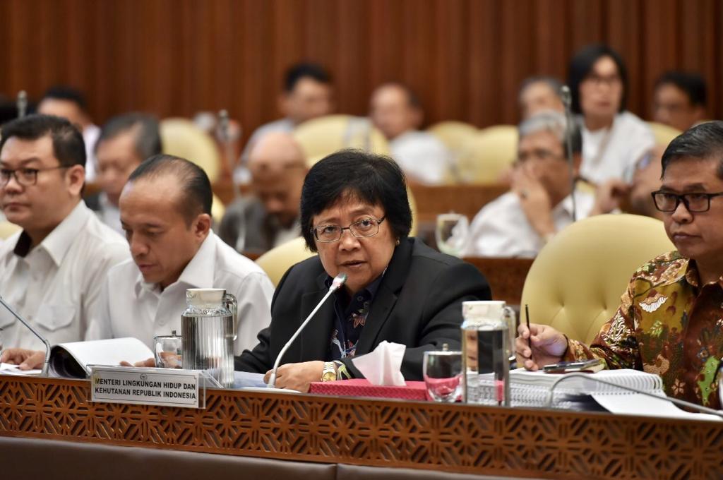Komisi IV DPR RI dan Menteri Lingkungan Hidup dan Kehutanan Siti Nurbaya melakukan rapat kerja di Gedung DPR/MPR, Jakarta.