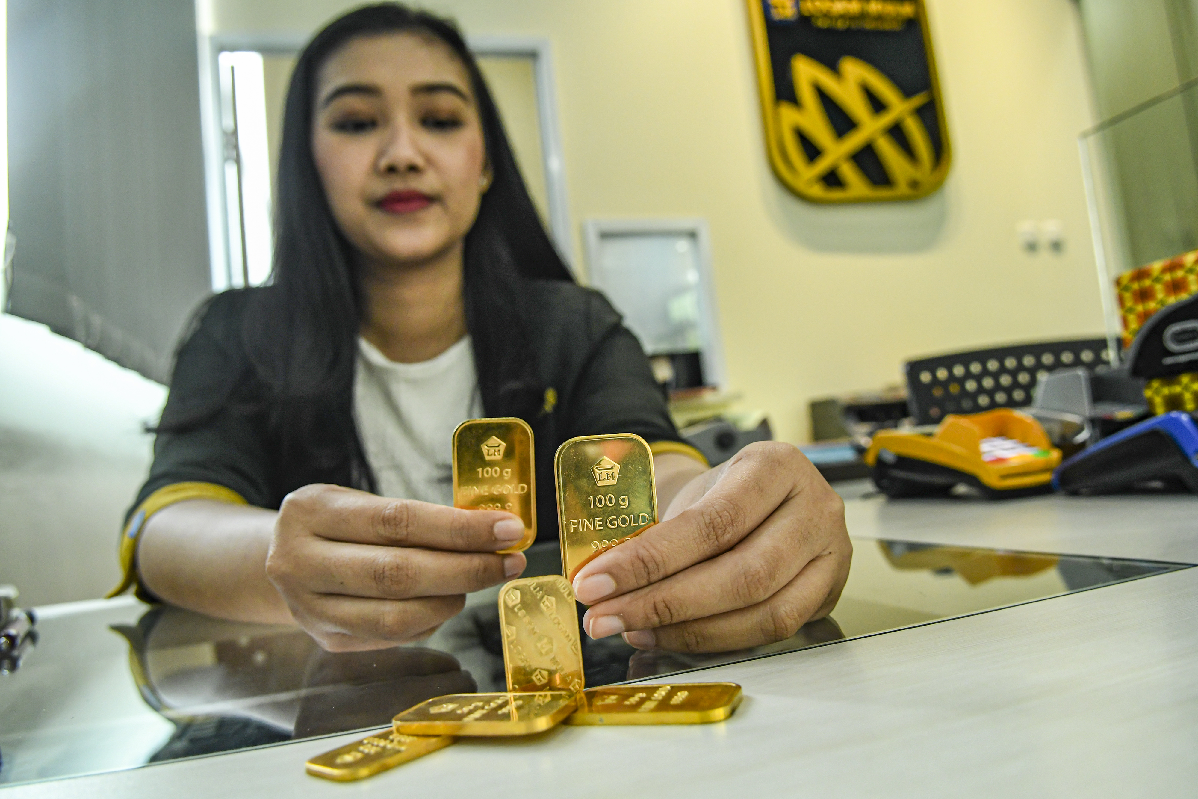 Harga emas bertahan tinggi di USD 1.600/ounce