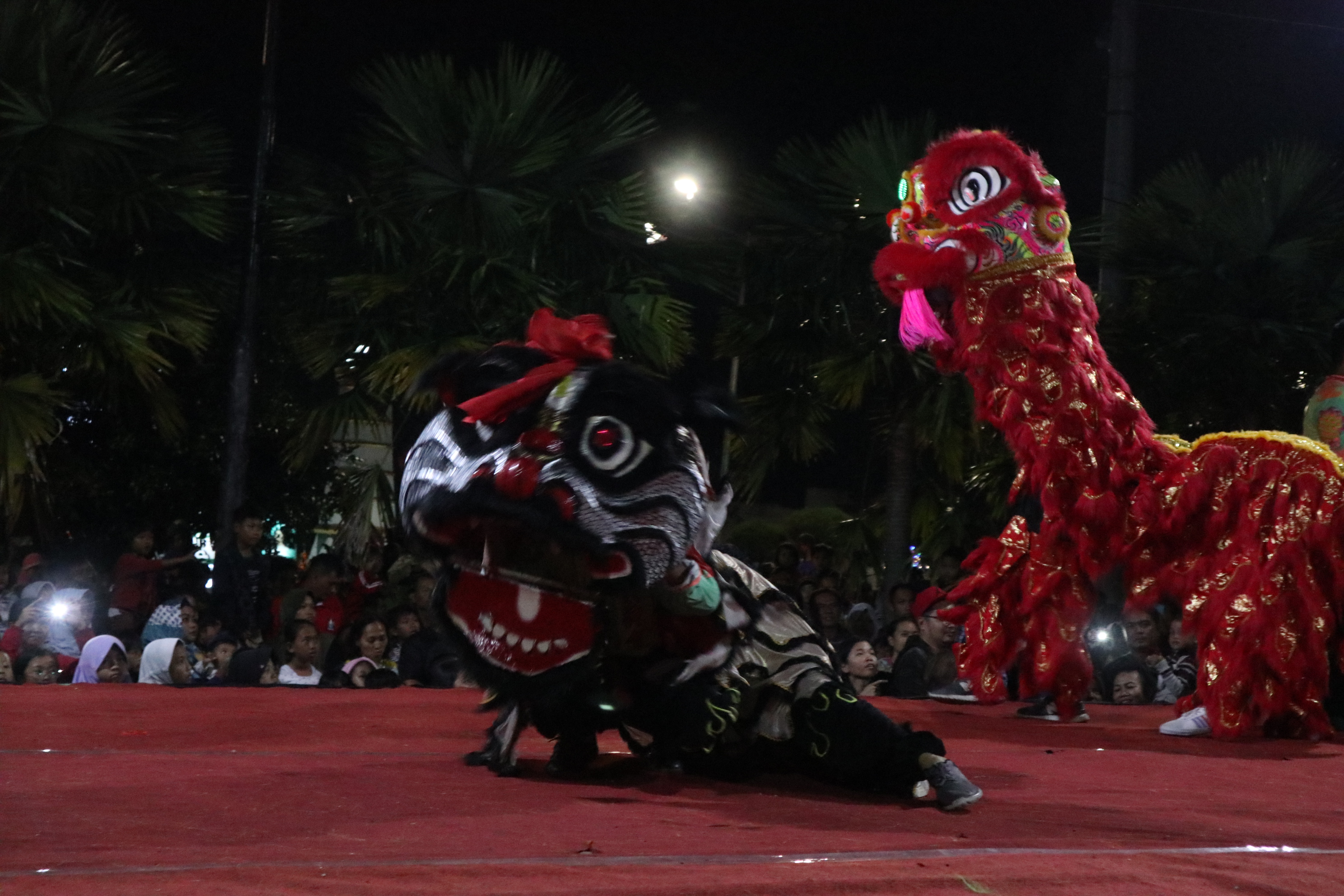 Pertunjukan barongsai meriahkan perayaan Cap Go Meh di Klenteng Kong Ling Bio Temanggung
