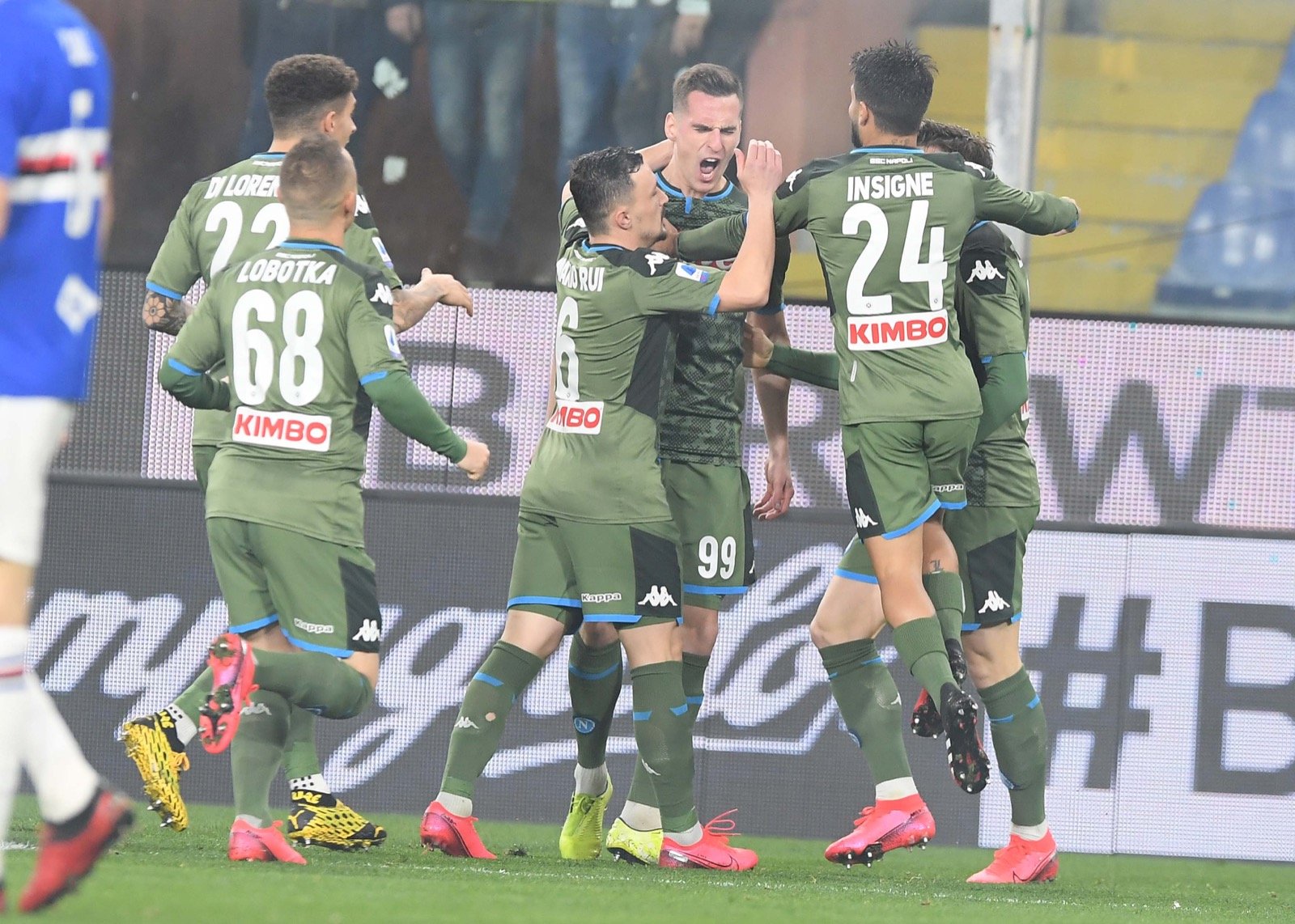 Para pemain Napoli melakukan selebrasi usai mencetak gol ke gawang Sampdoria