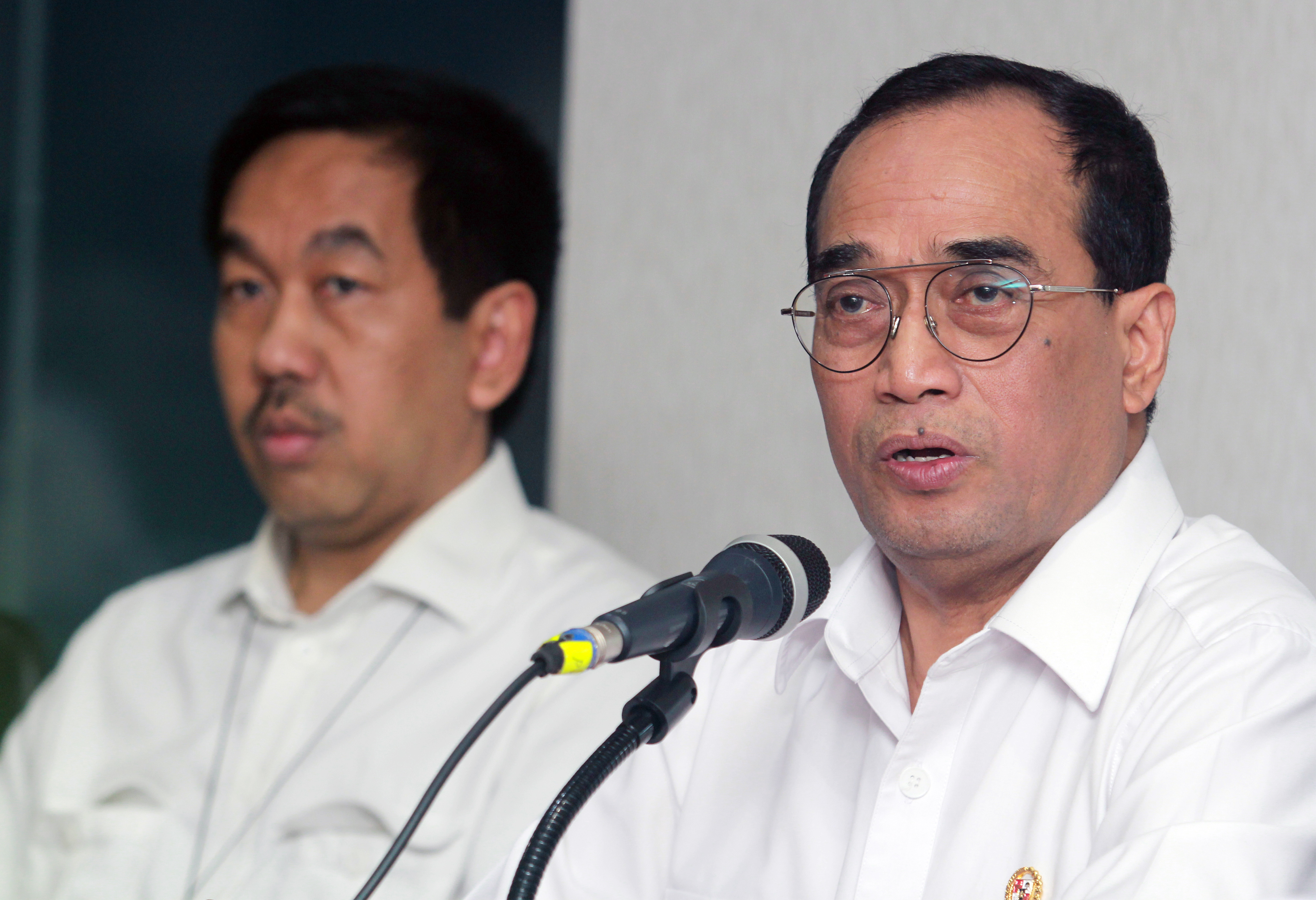 Menteri Perhubungan Budi Karya Sumadi didampingi Dirut Angkasa Pura II Muhammad Awaluddin 