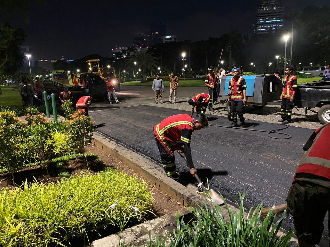 Jalanan di kawasan Monas sudah diaspal untuk balap formula E