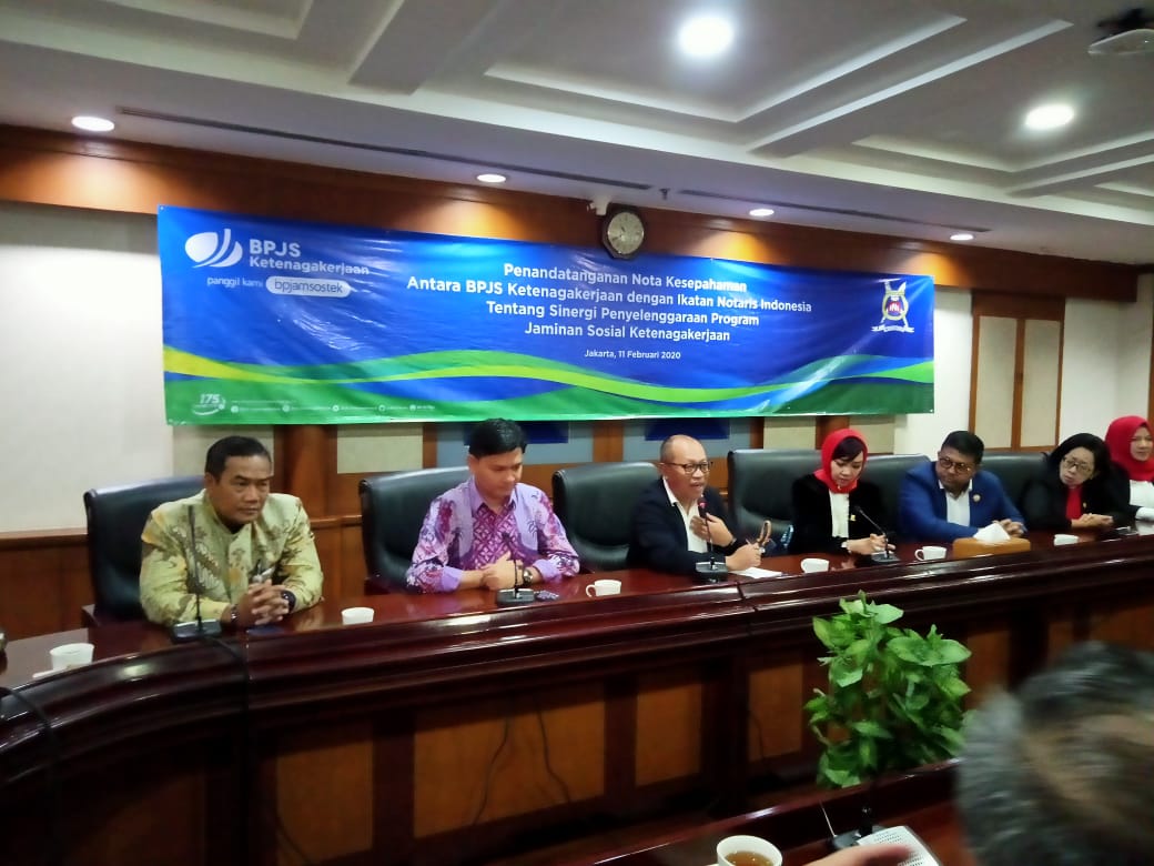 Acara penandatanganan nota kesepahaman antara BP Jamsostek dan Ikatan Notaris Indonesia di Kantor Pusat BPJS Ketenakerjaan, Jakarta.