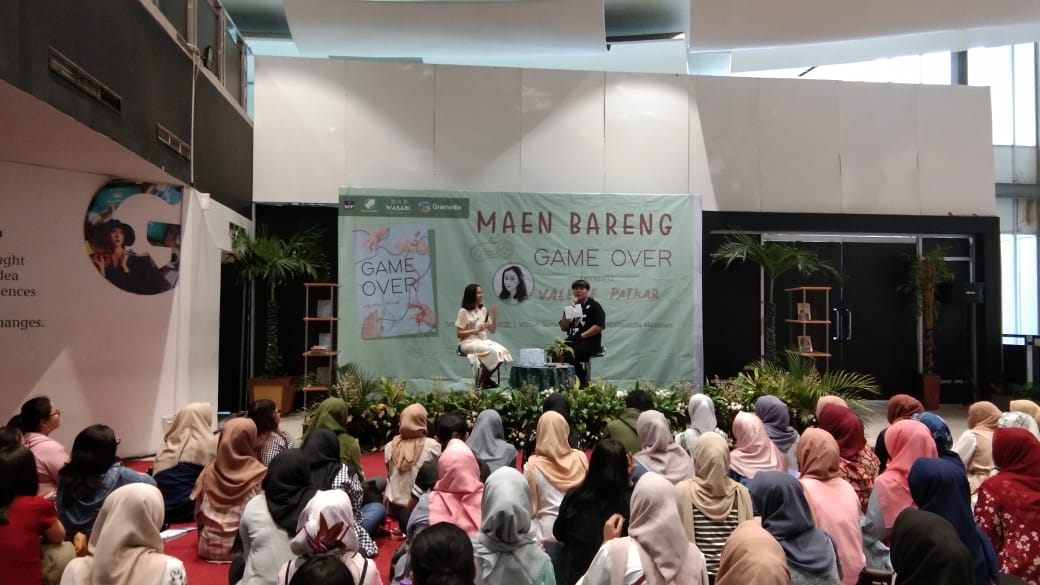 Penerbit Bhuana Sastra resmi meluncurkan novel ketiga karya Valerie Patkar yang berjudul 'Game Over' di Gramedia Matraman, Jakarta Pusat.