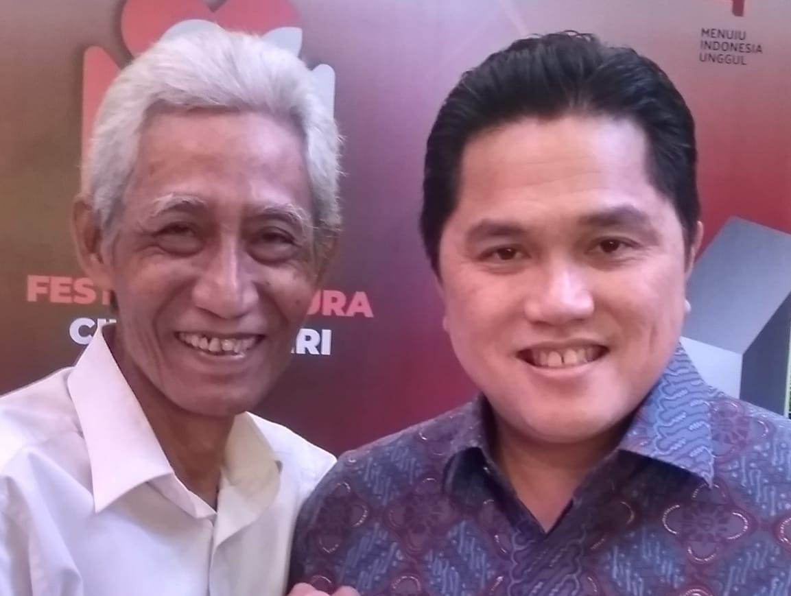 Aktivis Jokowi Maruf Amin Menang Total (Join Metal), Teddy Syamsuri HS (kiri) bersama Menteri BUMN Erick Thohir.
