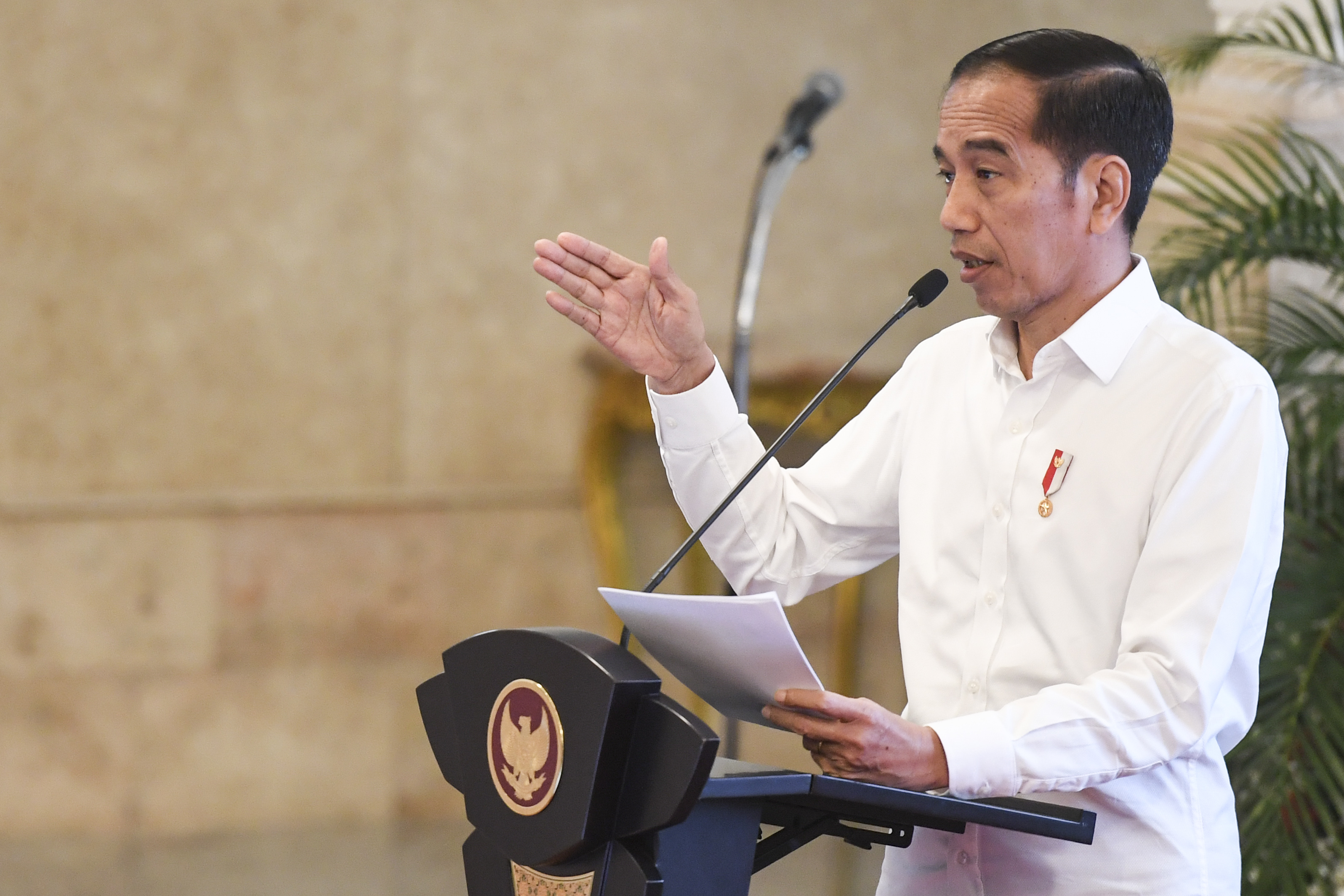 Presiden Joko Widodo memberikan arahan pada Rakornas Pengendalian Kebakaran Hutan dan Lahan 2020 di Istana Negara, Jakarta, hari ini.