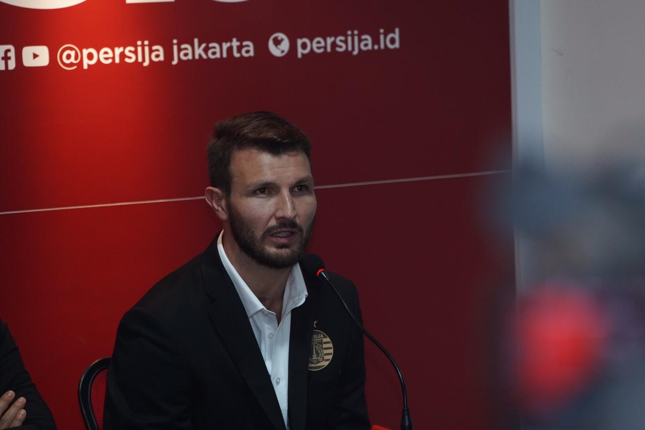 Marco Motta saat konferensi pers bersama Persija, Senin (3/2)