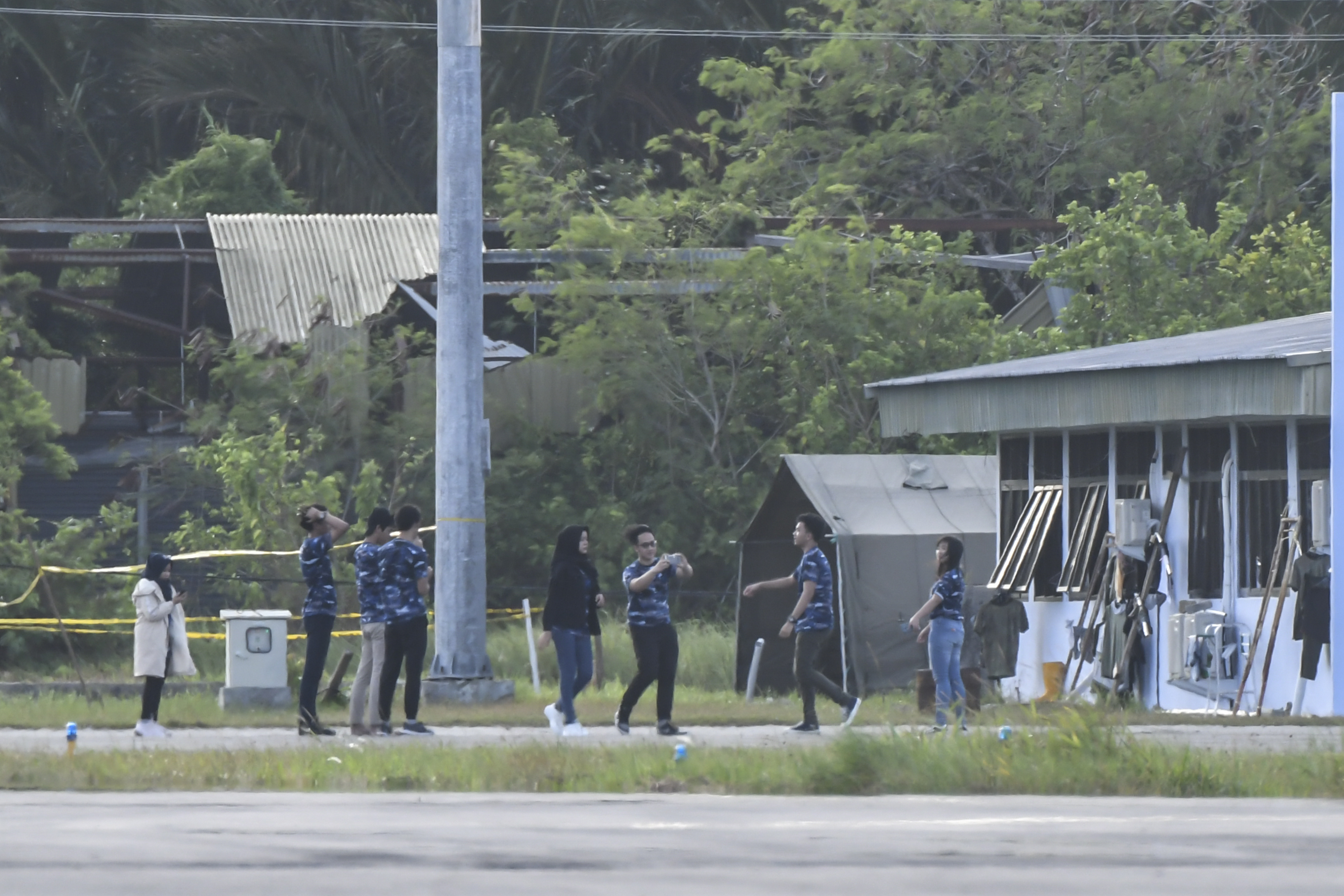 Sebelum dipulangkan ke daerah asalnya, mereka dikarantina di Natuna, Kepri.