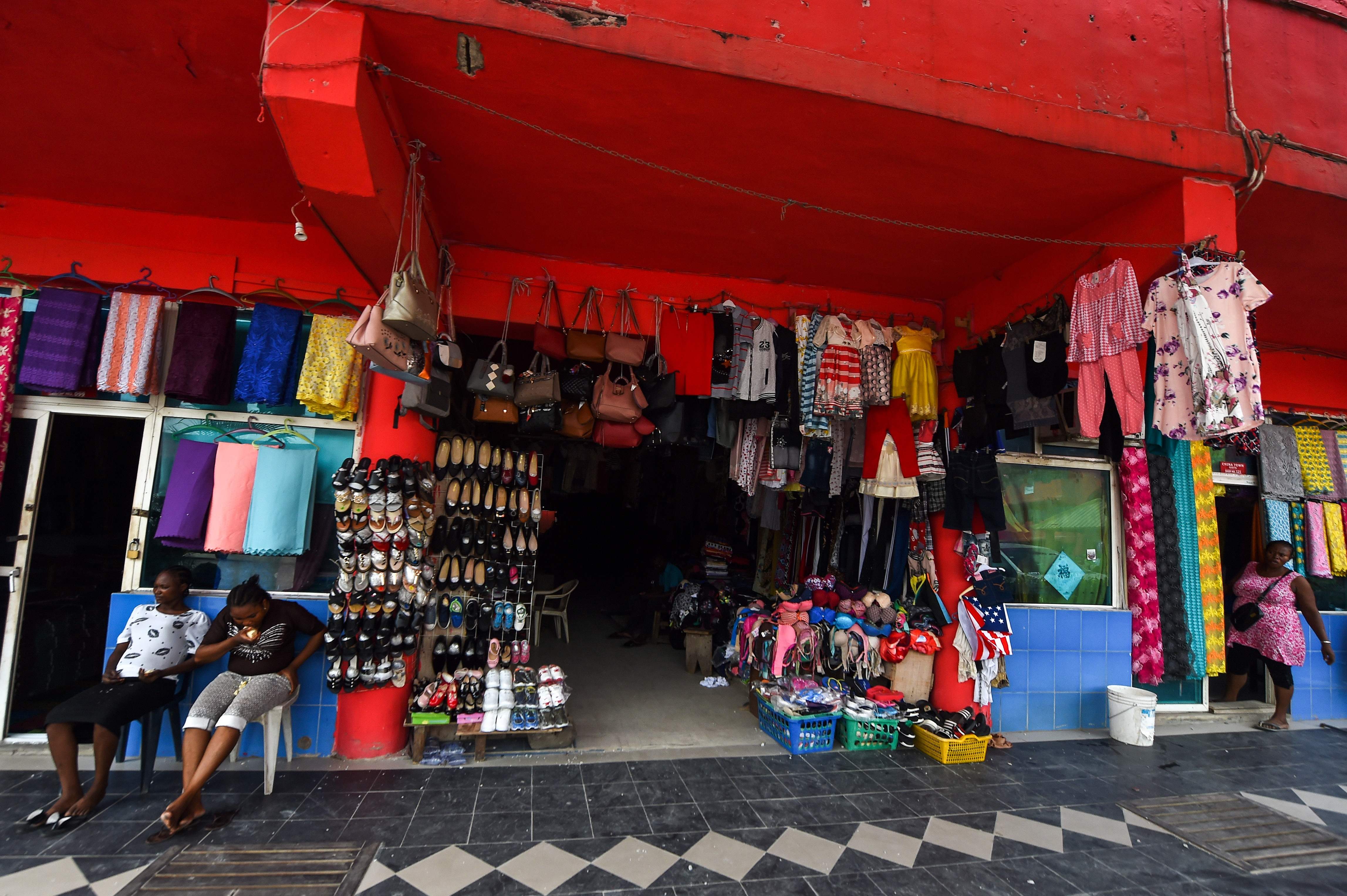 Toko-toko di Chinatown Nigeria di Ojota, Lagos, sepi seiring penyebaran virus korona di Tiongkok.