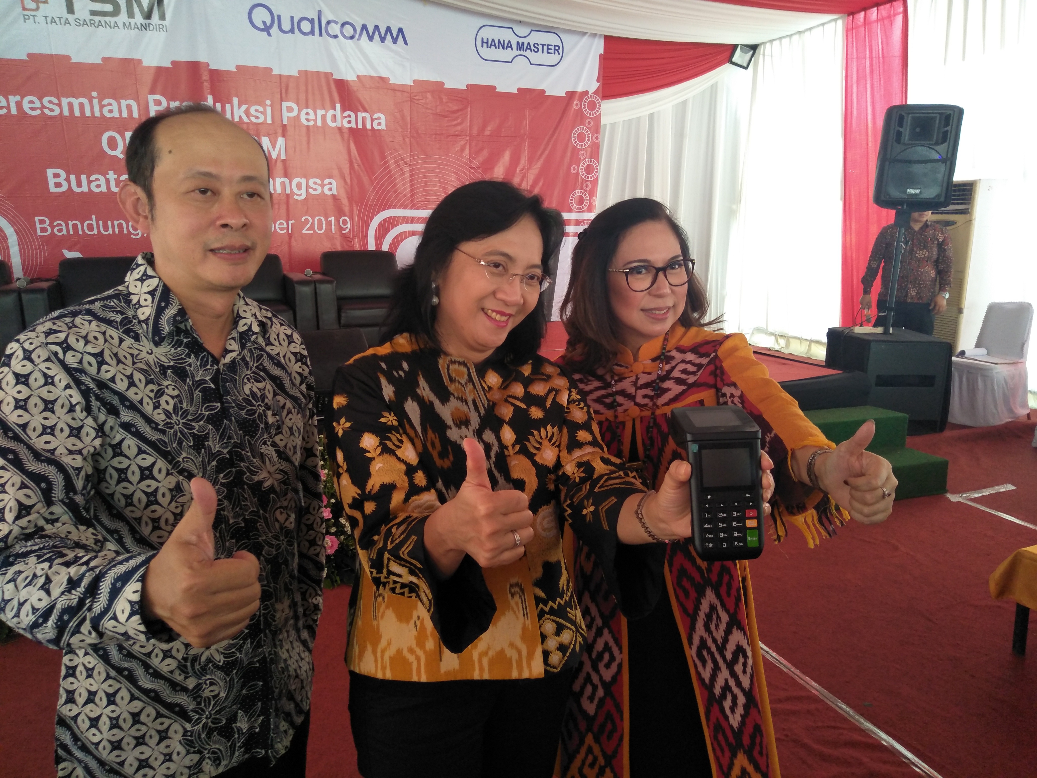 Dirjen ikm dan aneka kemenperin Gati Wibawaningsih (tengah)