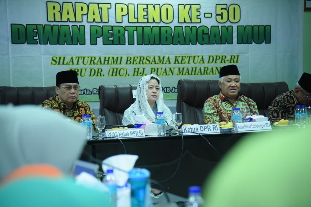 Ketua DPR RI Puan Maharani saat membuka Rapat Pleno Dewan Pertimbangan Majelis Ulama Indonesia 