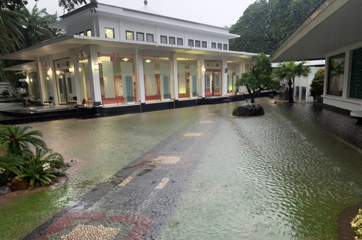 Kawasan Istana Kepresidenan terimbas banjir.