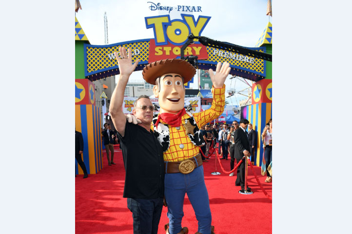 Tom Hanks (kiri) bersama Woody di premier film Toy Story