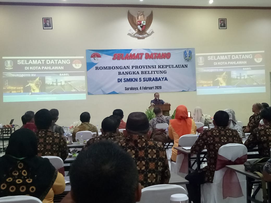 Sebanyak 33 kepala Sekolah Menengah Kejuruan (SMK) dari Provinsi Bangka Belitung (Babel) melakukan studi banding ke SMK Negeri 5 Surabaya.  