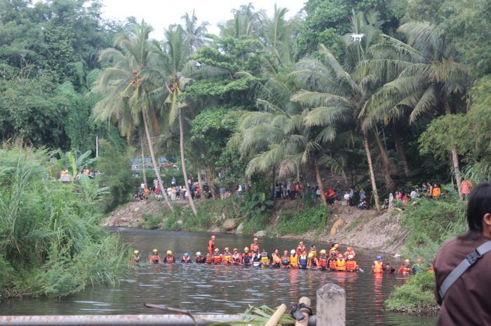 Pencarian siswa SMPN 1 Turi yang hanyut di Sungai Sempor, Sleman, DIY 