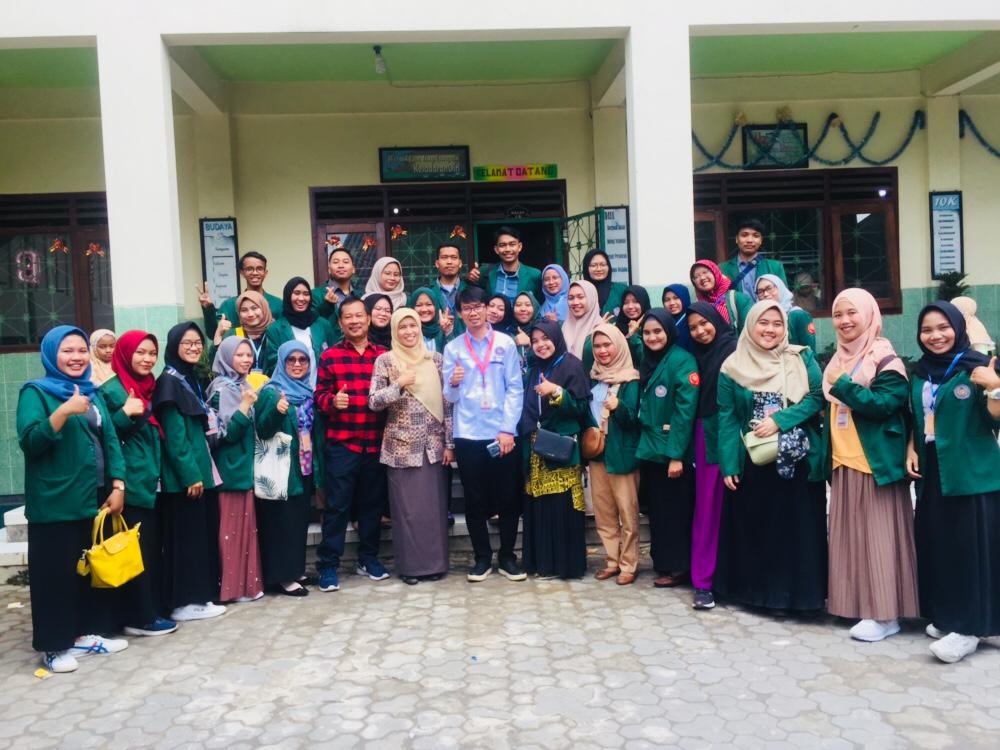 Peserta PKL PGSD FKIP Uhamka di Desa Poncokusumo, Malang