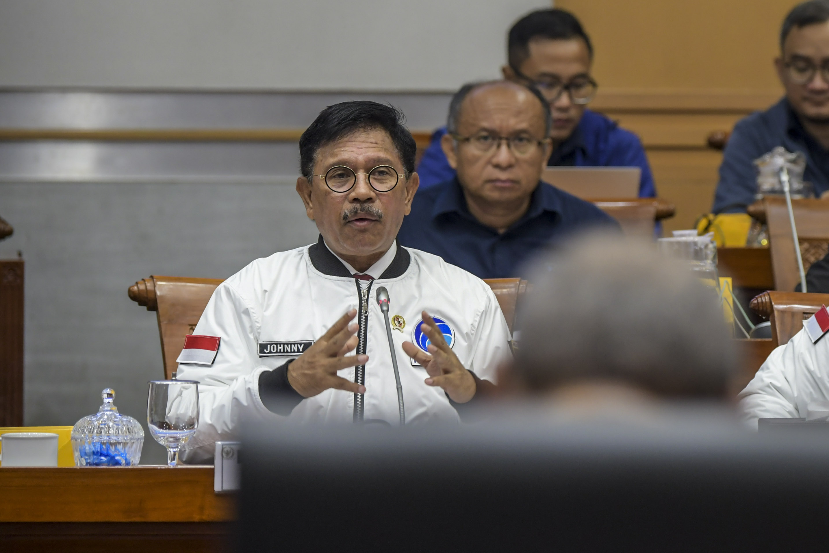 Menkominfo Johnny G. Raker   membahas progres pembangunan Satelit Indonesia Raya (Satria), progres Indonesia merdeka sinyal tahun 2020