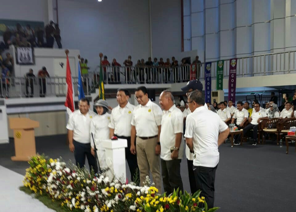 Gubernur DKI Jakarta Anies Baswedan (tengah) saat meresmikan GOR UNJ di Kampus B UNJ Jakarta, Minggu (2/2/2020).