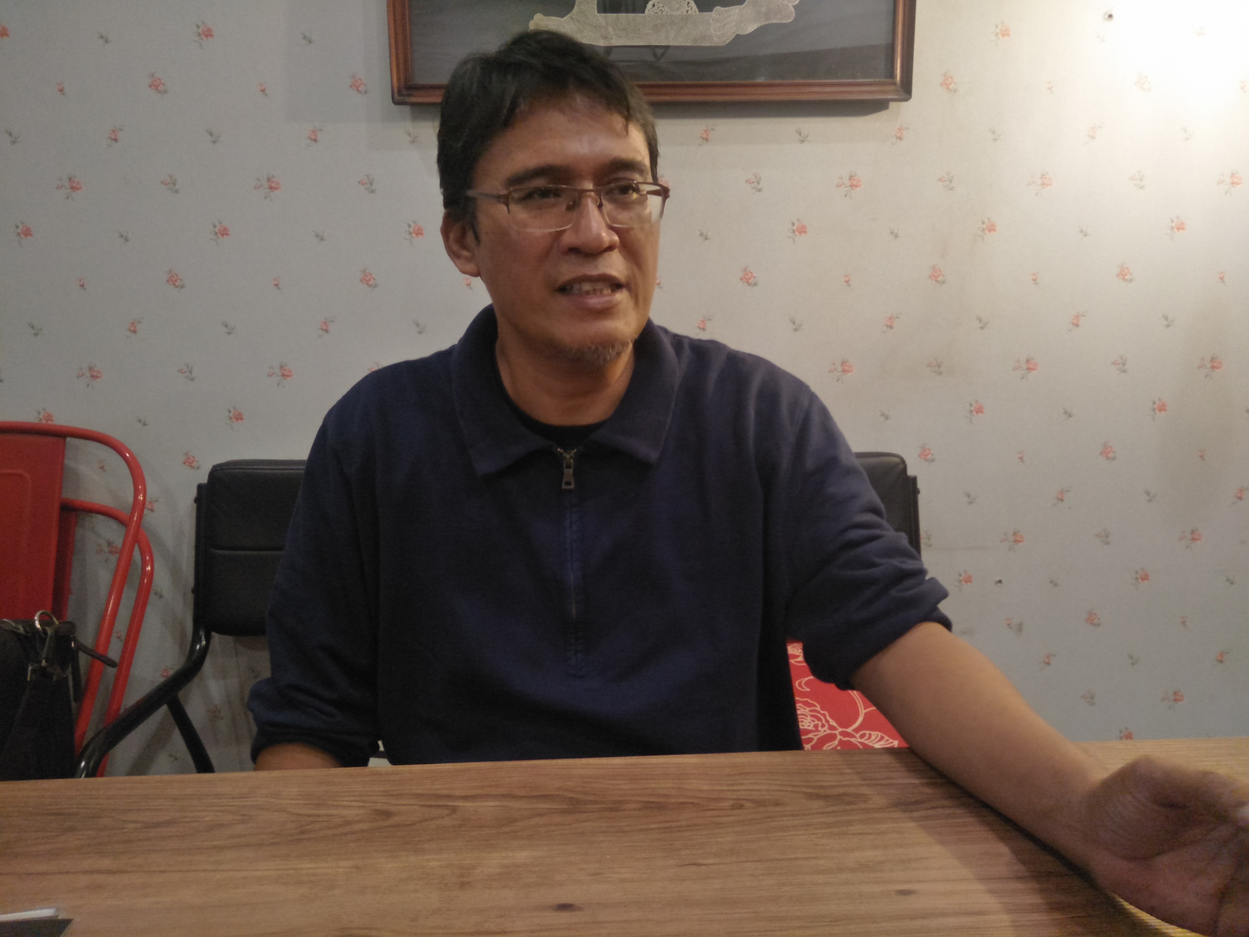 Ketua panitia deklarasi gerakan pembumian Pancasila di Jawa Barat Budi Hermansyah saat memberi penjelasan di Bandung, Kamis (13/2). 